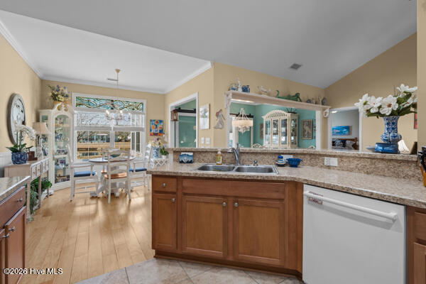 100553746 | Photo 12