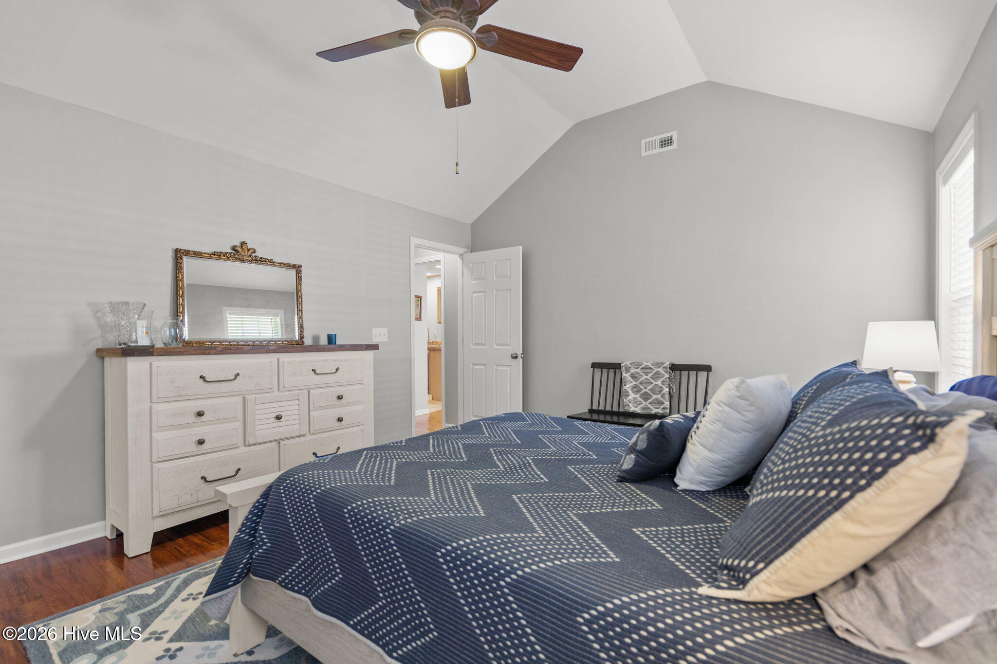 100552343 | Photo 18