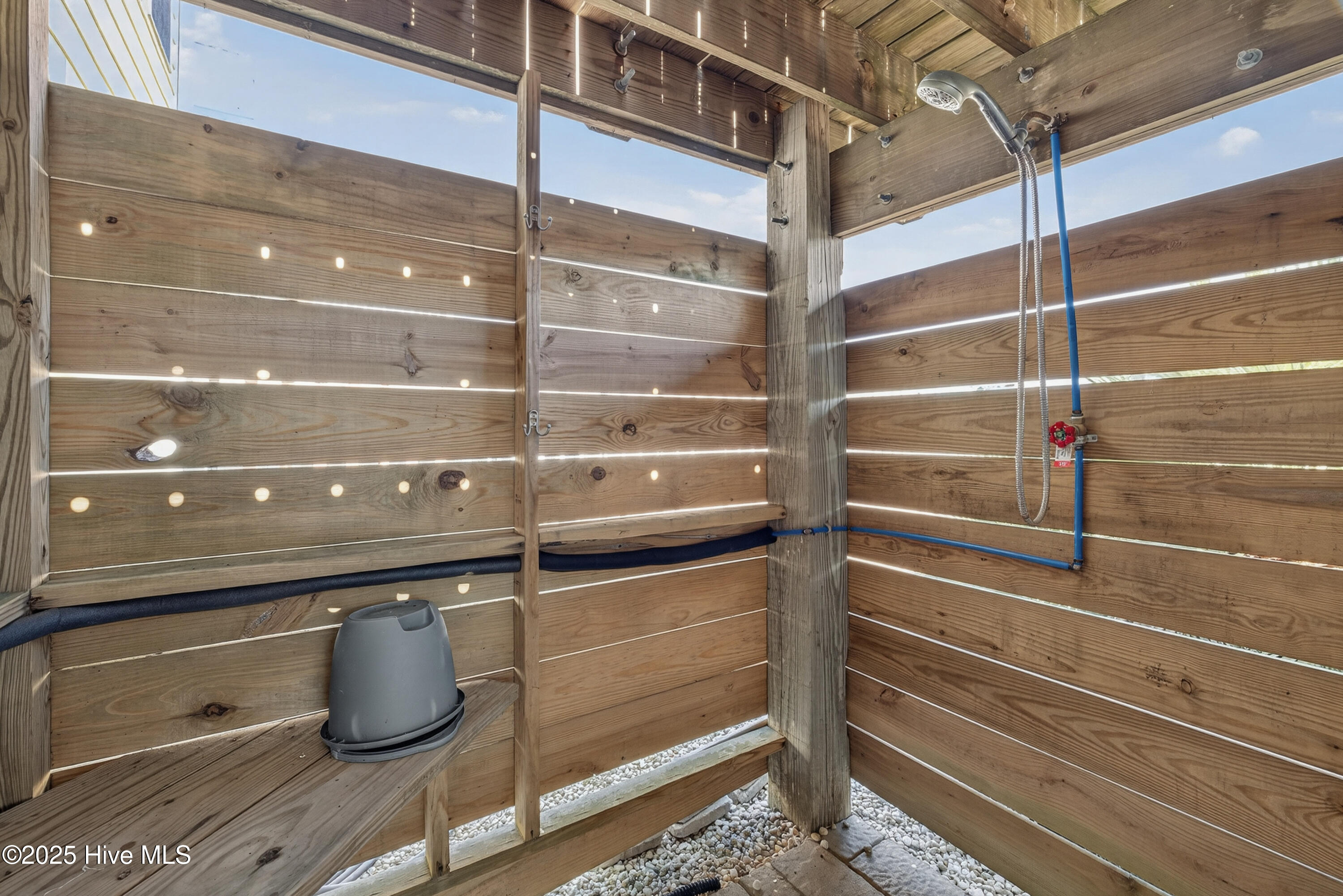 100542400 | Photo 25