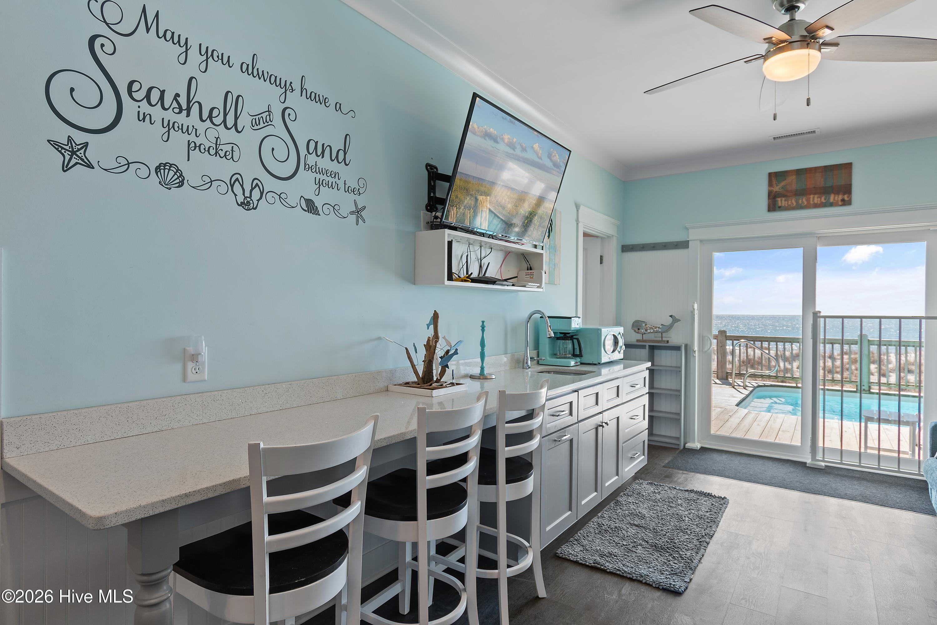 100557175 | Photo 14