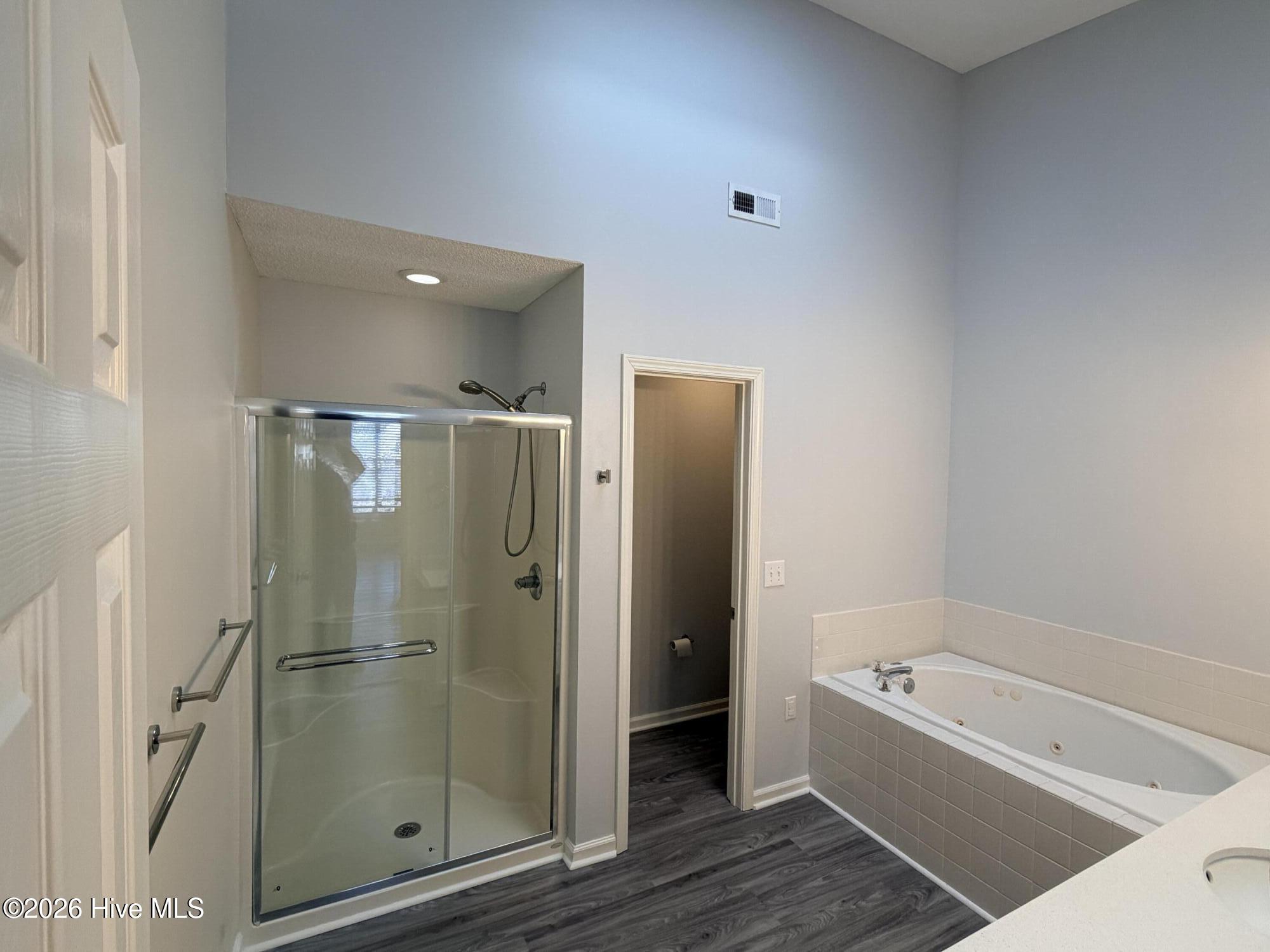 100552698 | Photo 11