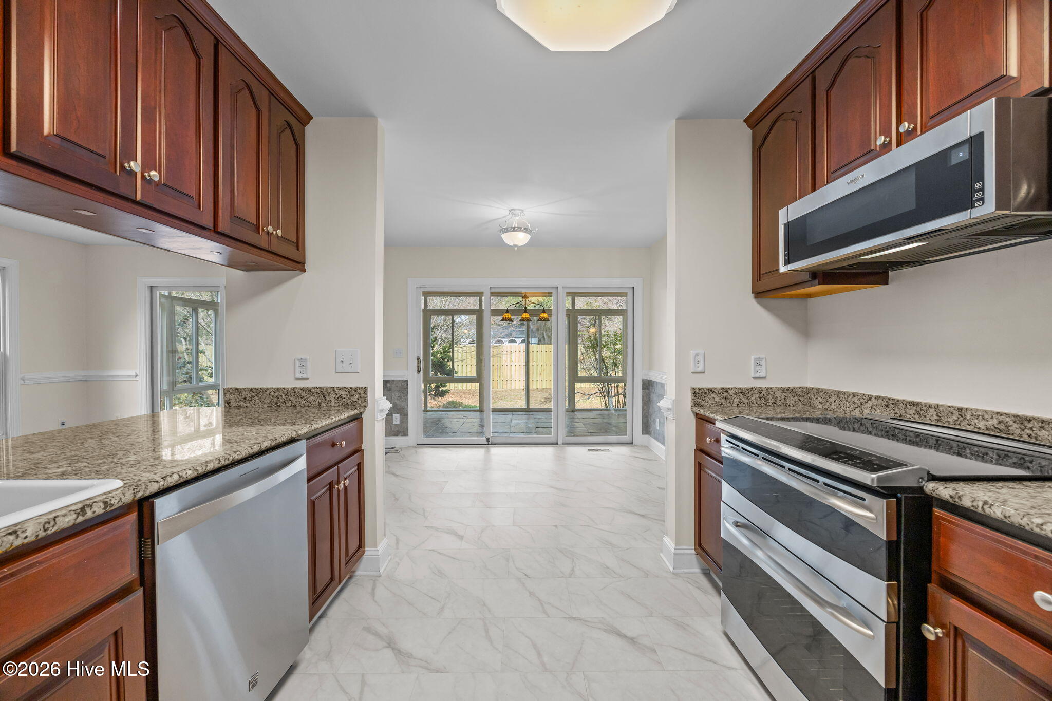 100557561 | Photo 10