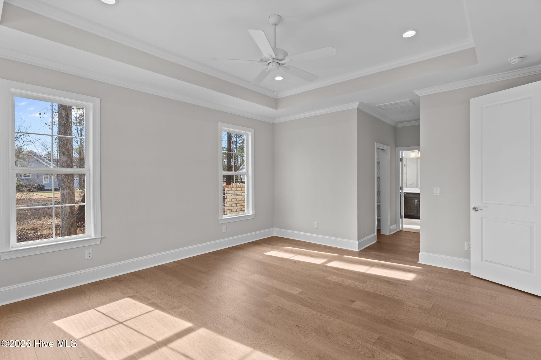 100561847 | Photo 14