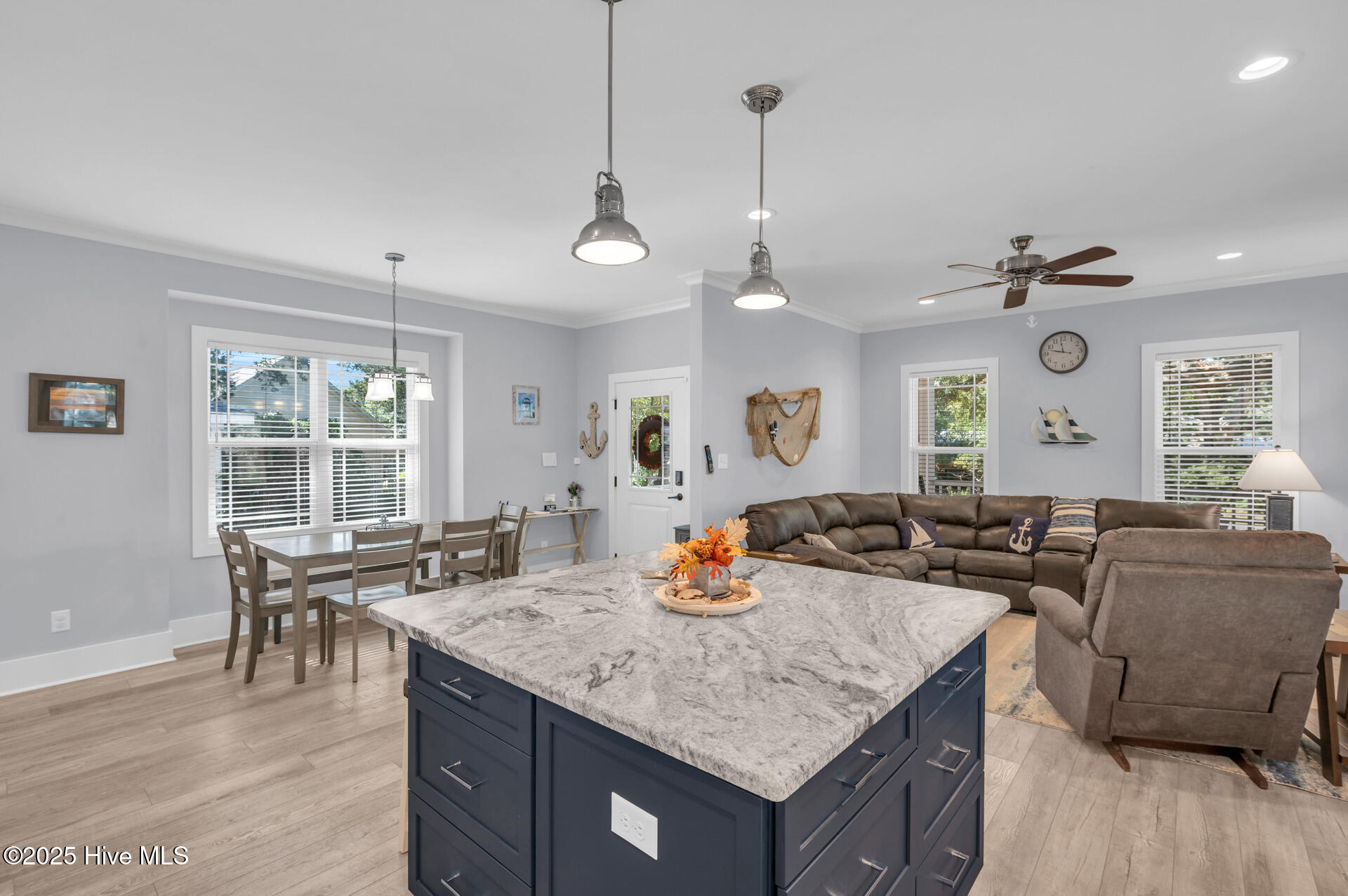 100538274 | Photo 13