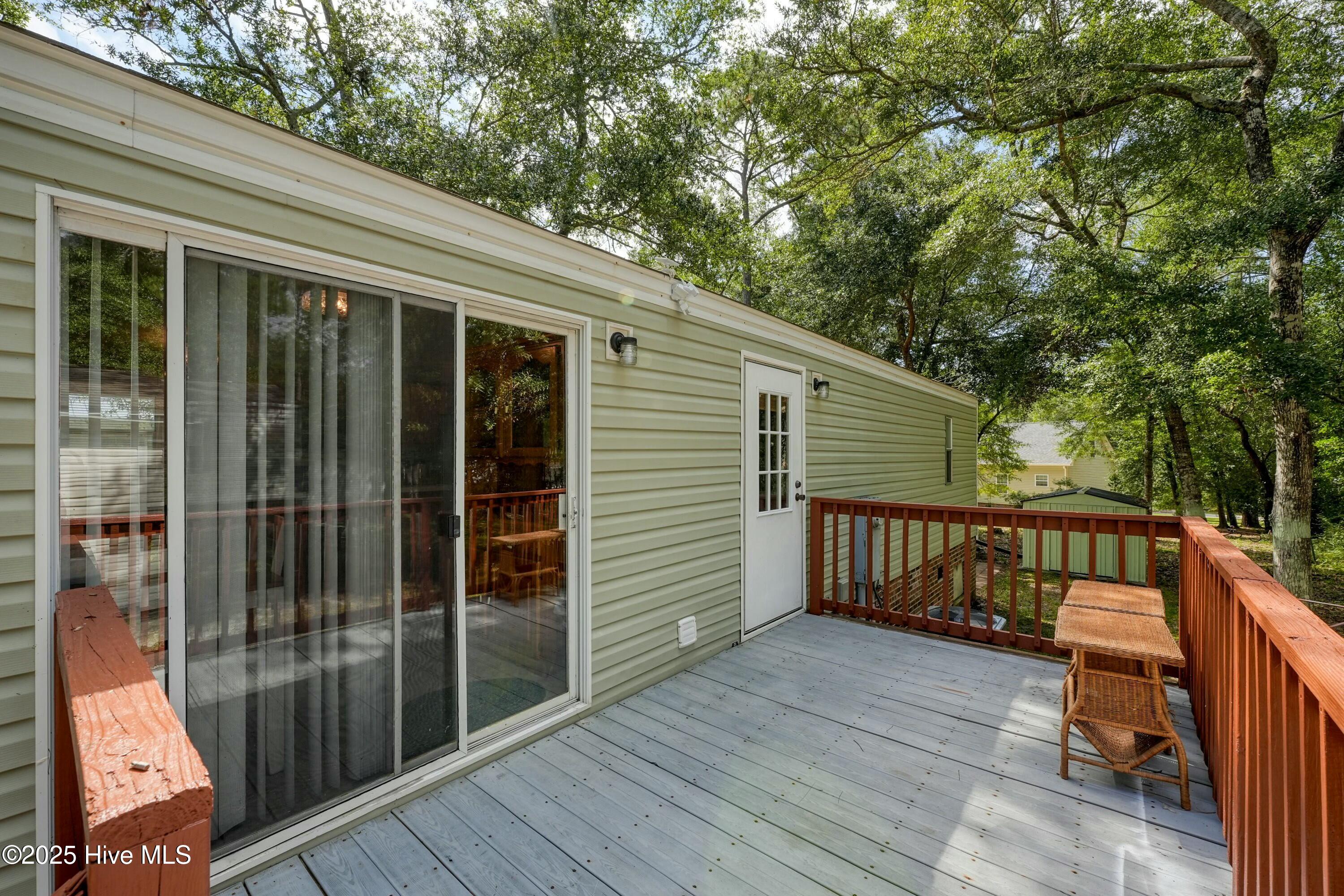 100548602 | Photo 18