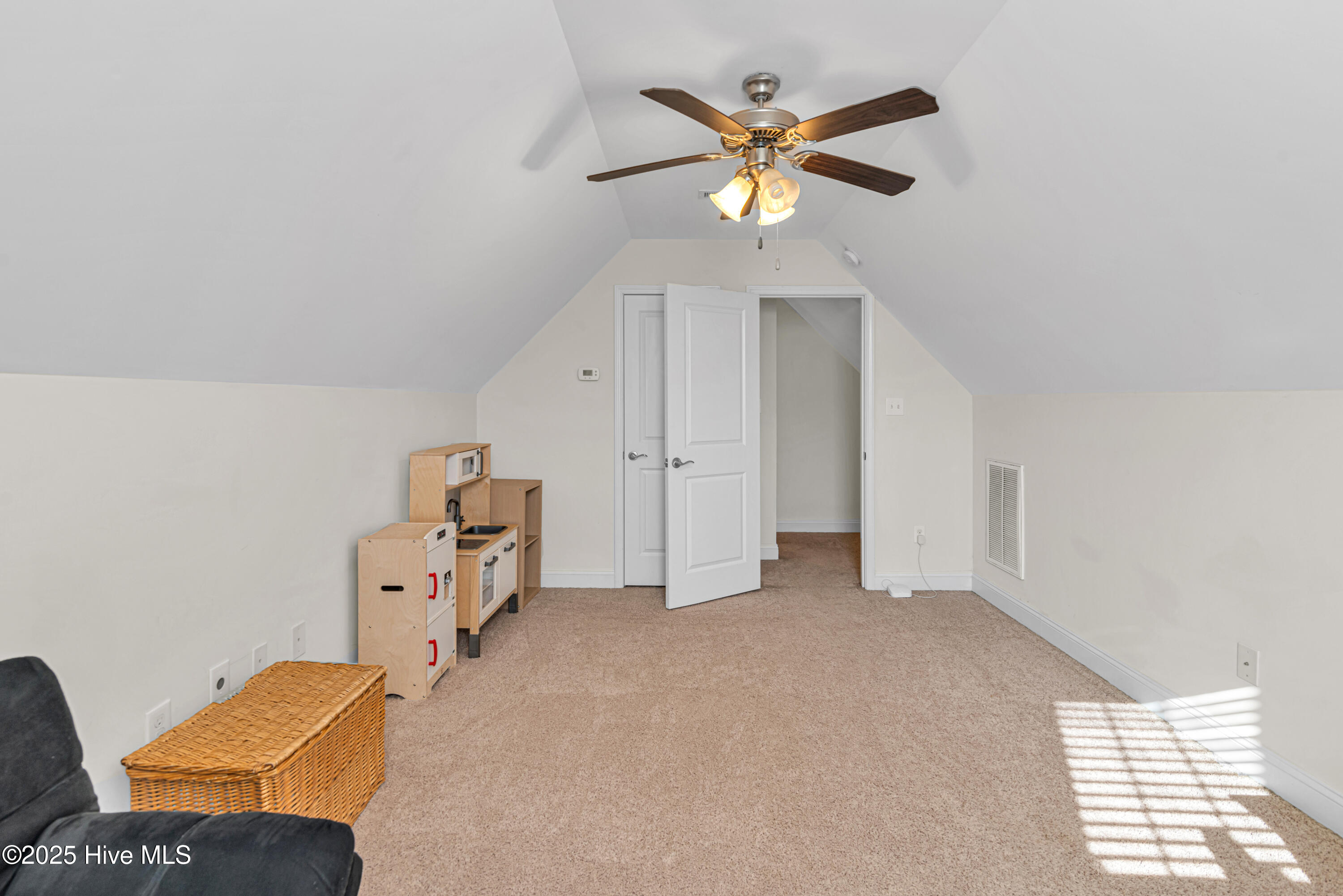 100545574 | Photo 38