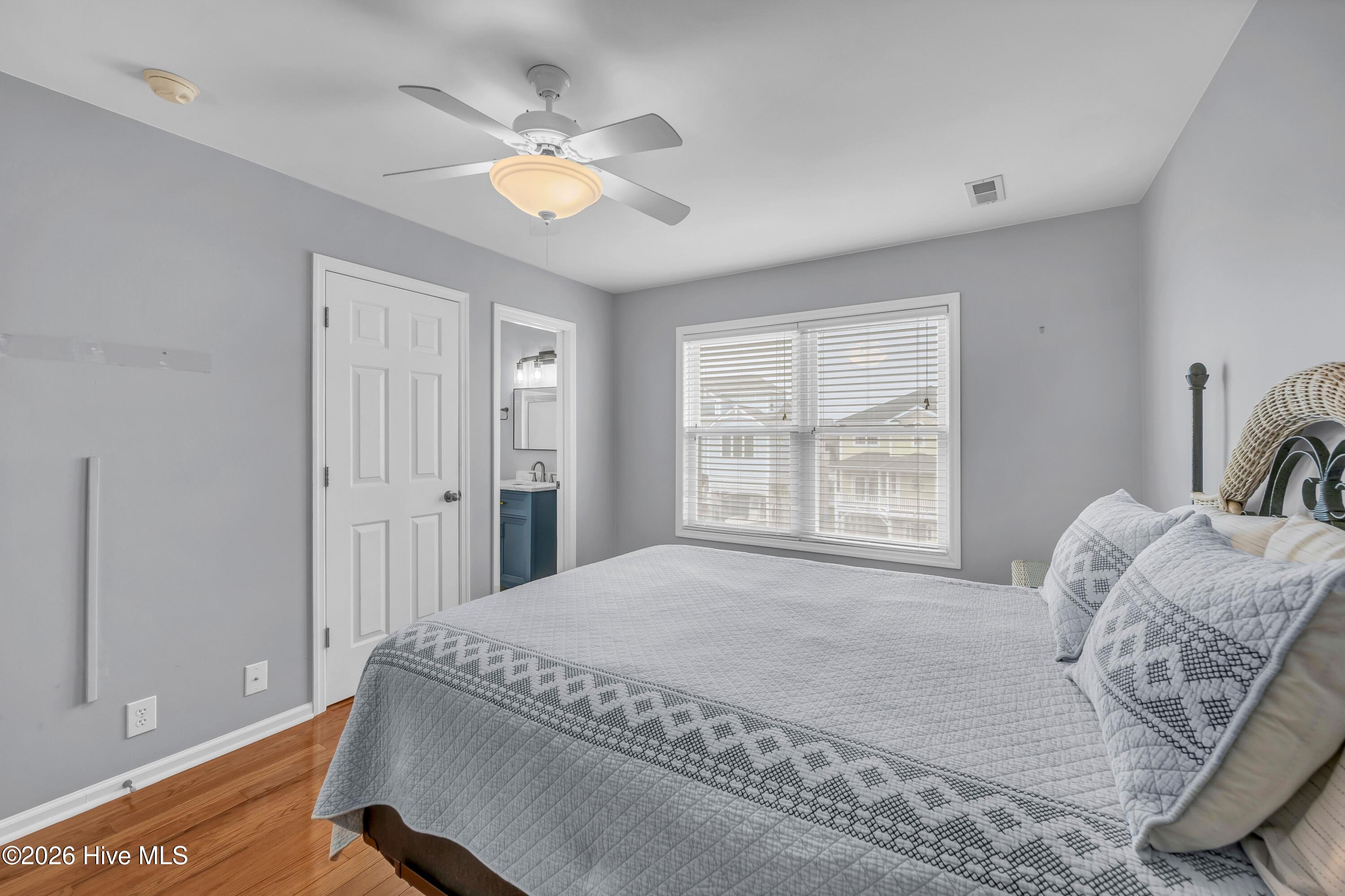 100556301 | Photo 14