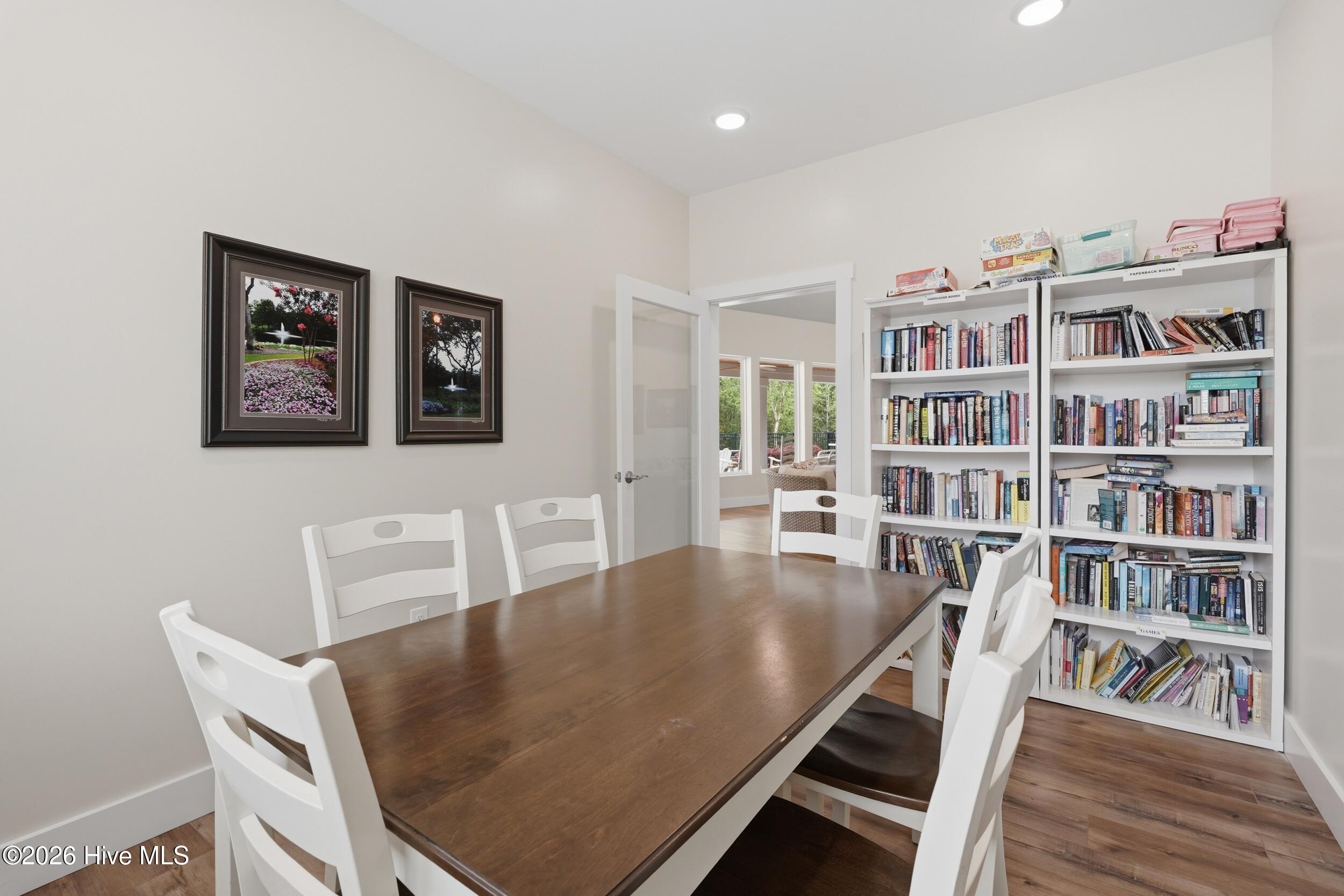 100565388 | Photo 81