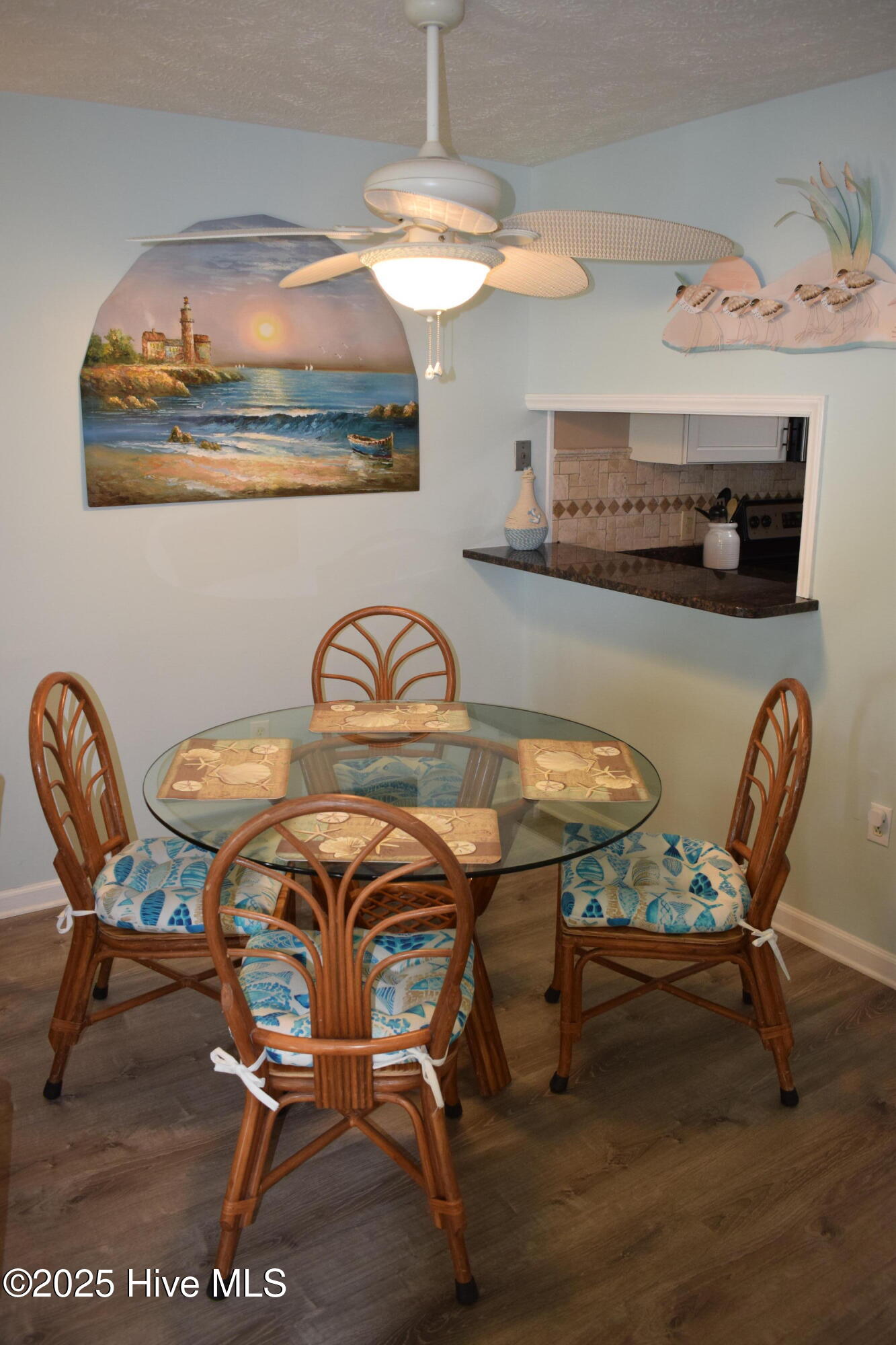 100547630 | Photo 15