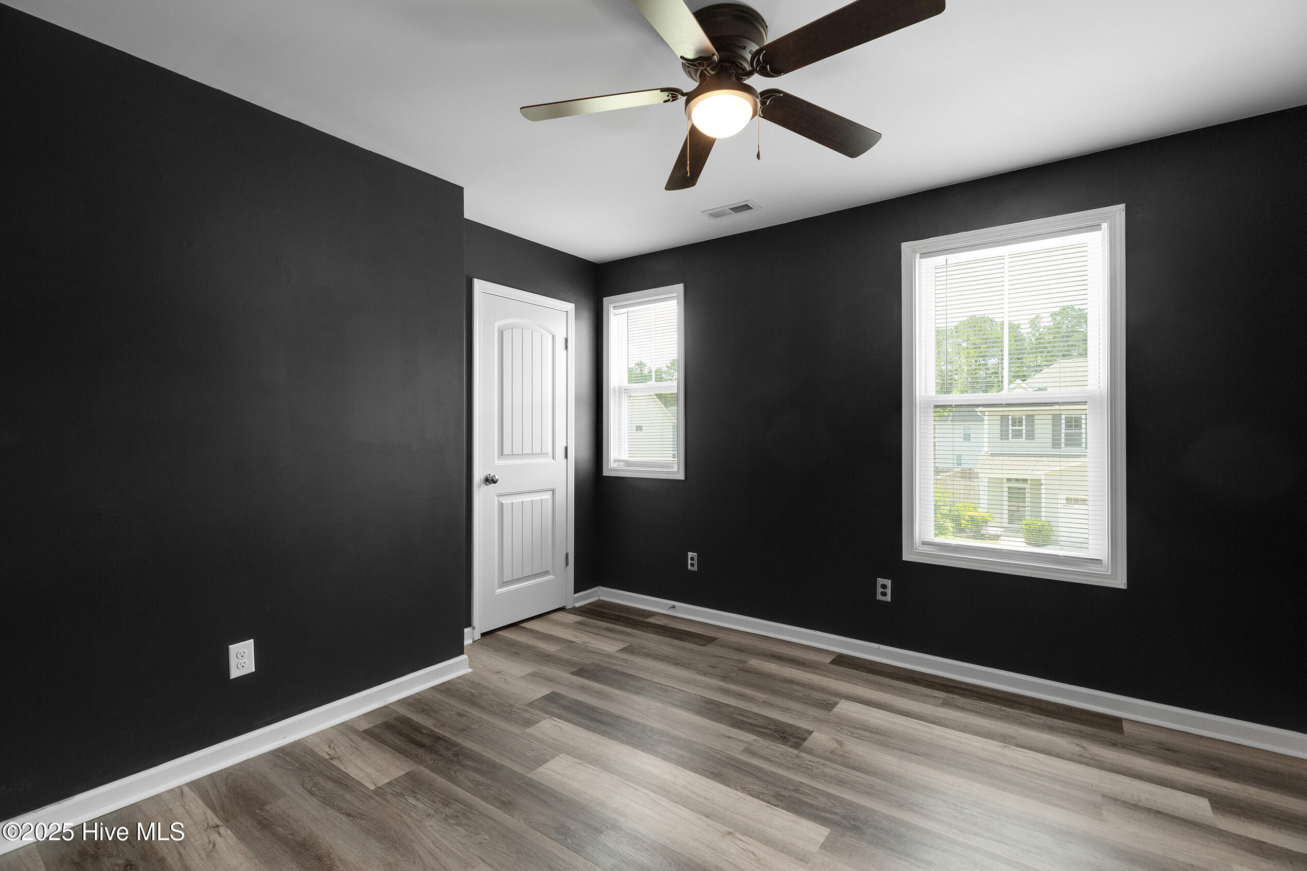 100547149 | Photo 26