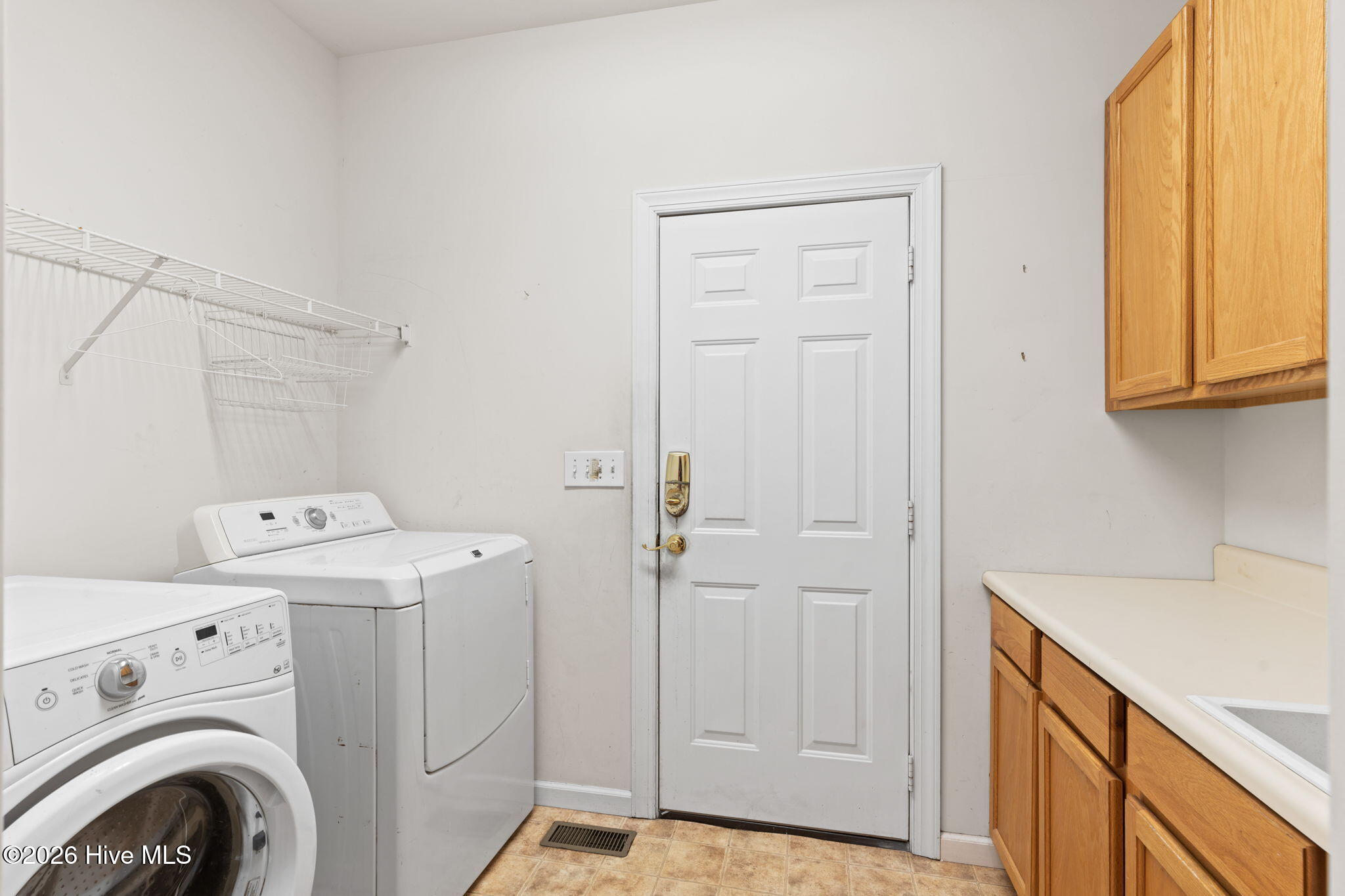 100551669 | Photo 36