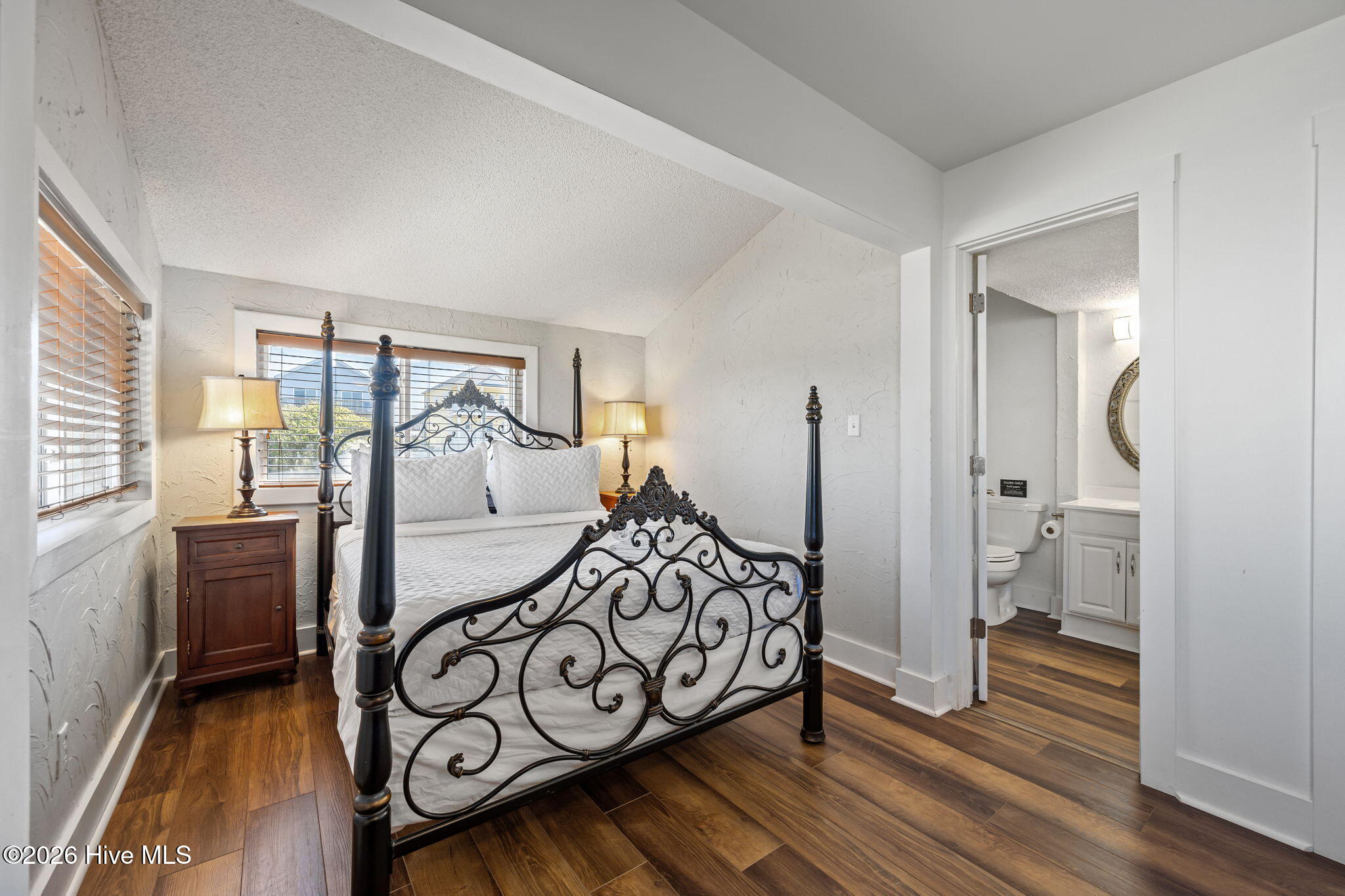 100569137 | Photo 37