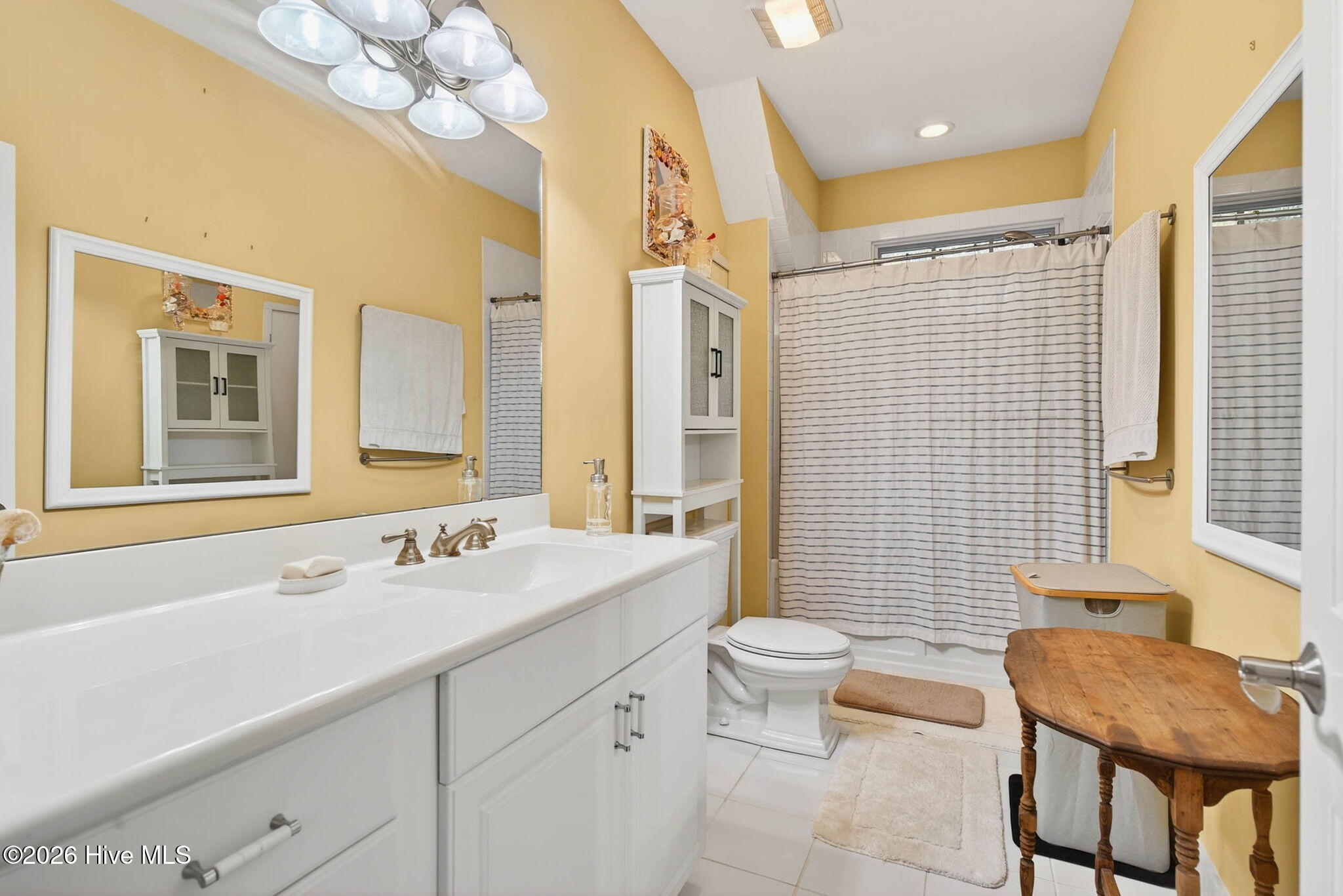 100564993 | Photo 40