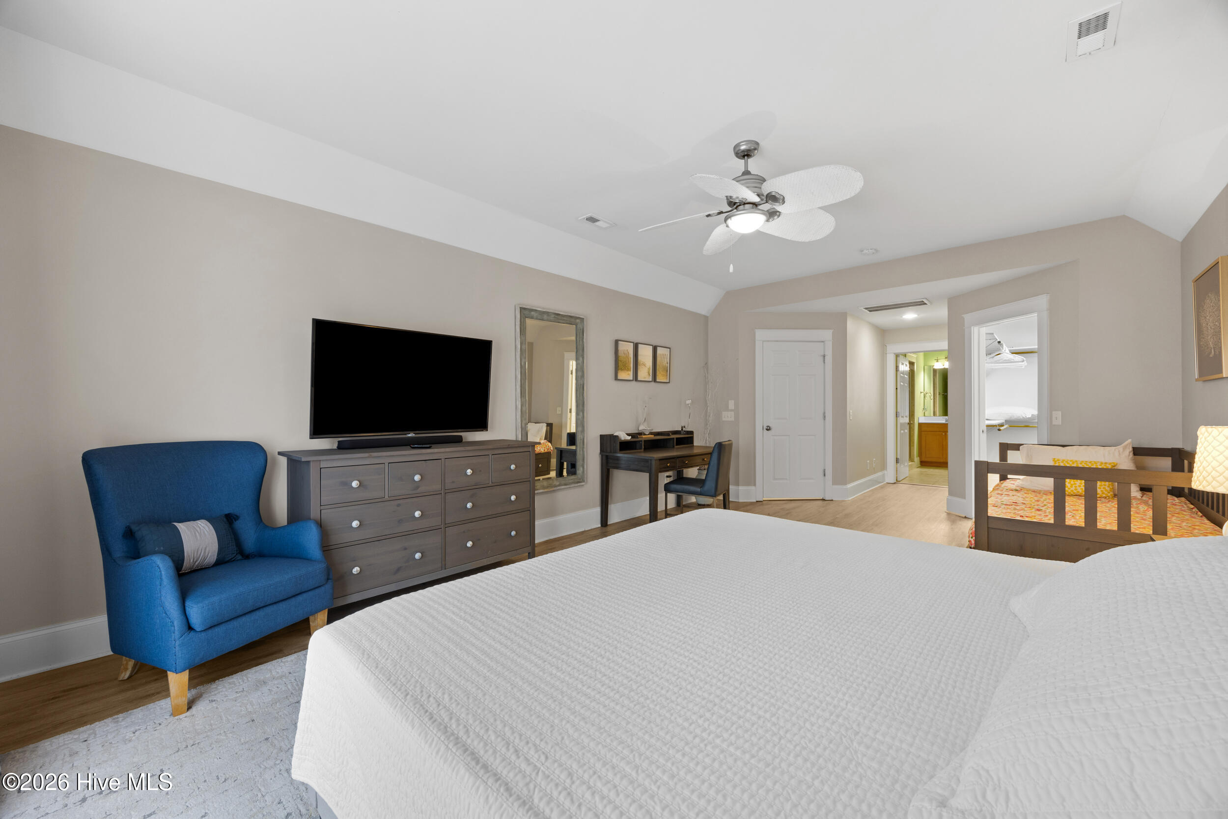 100555680 | Photo 39