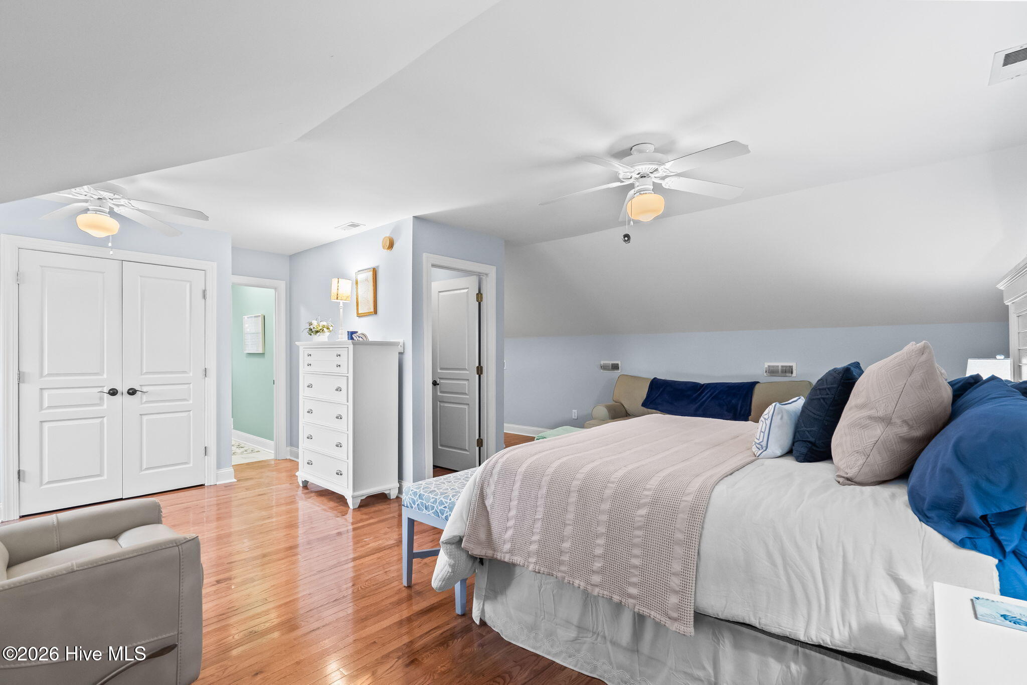 100551089 | Photo 26