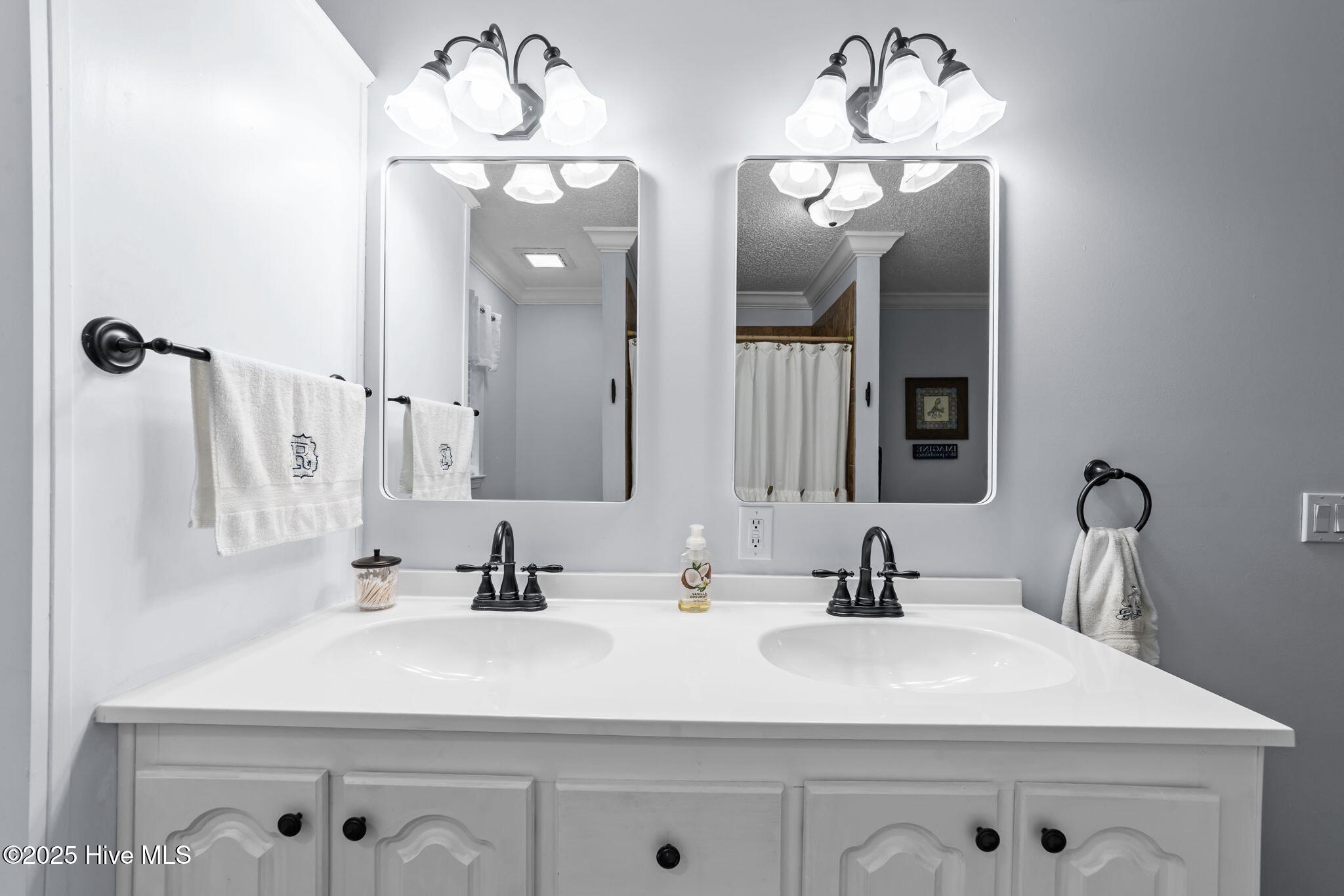 100533050 | Photo 14