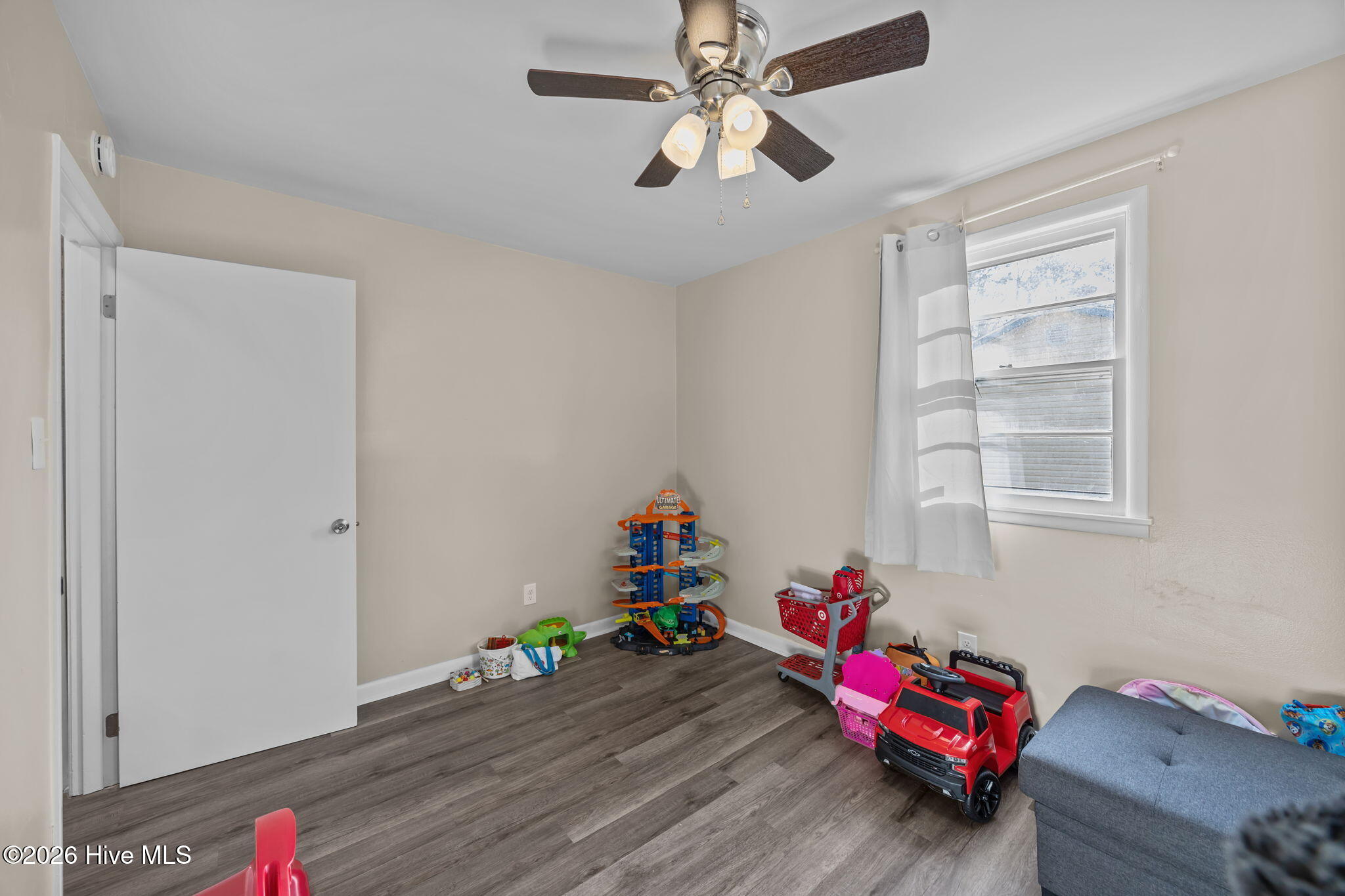 100555911 | Photo 30