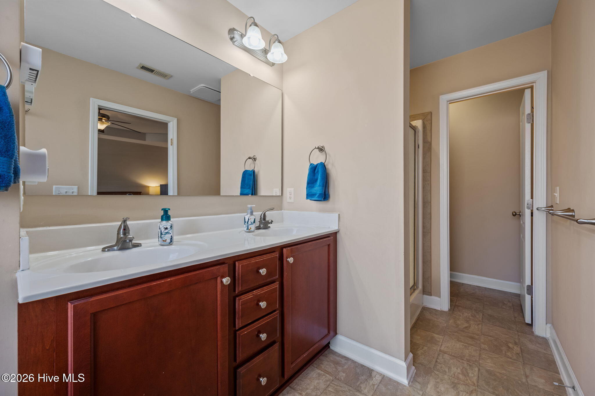 100552889 | Photo 21