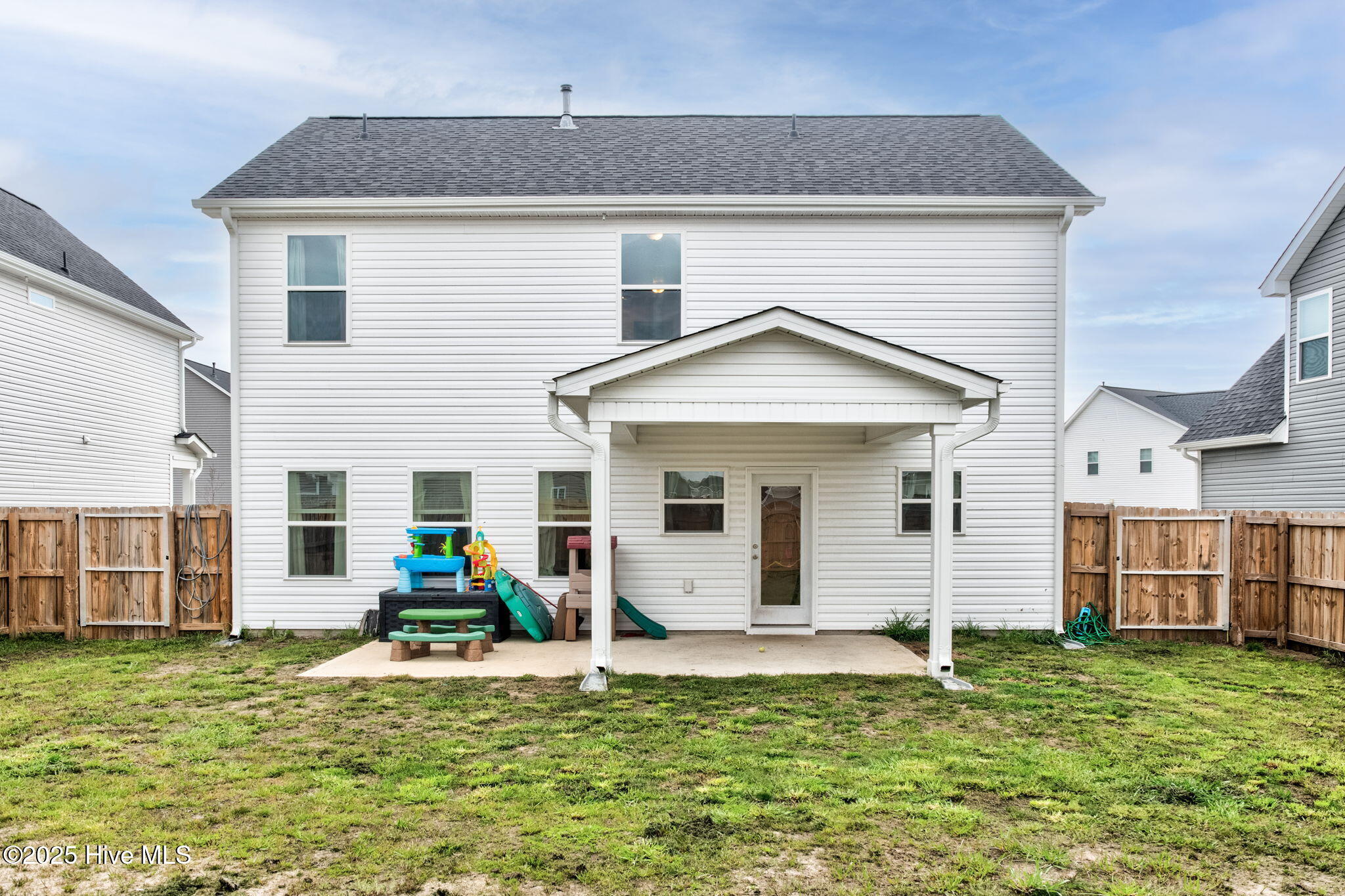 100535220 | Photo 50