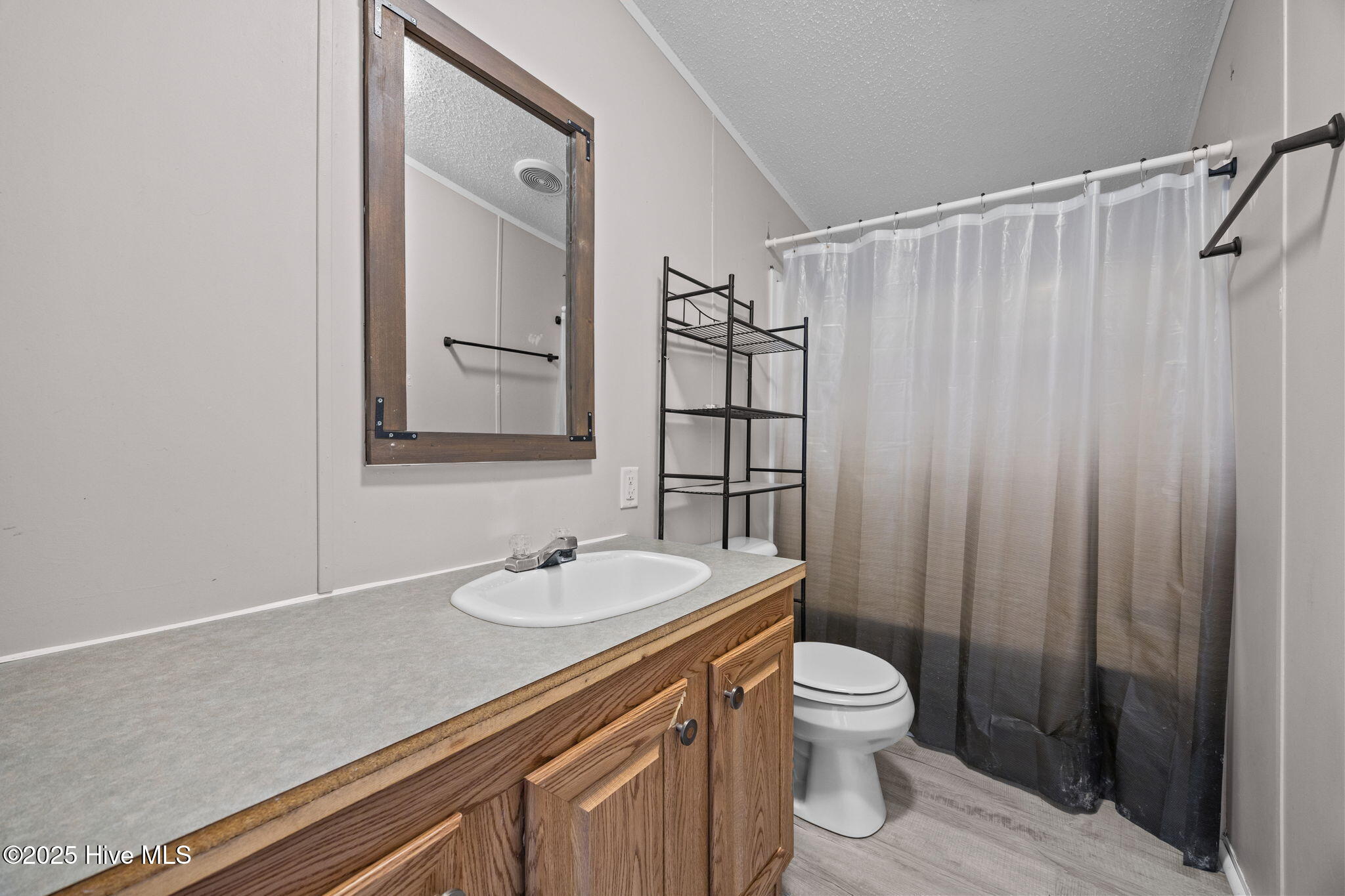 100546042 | Photo 25