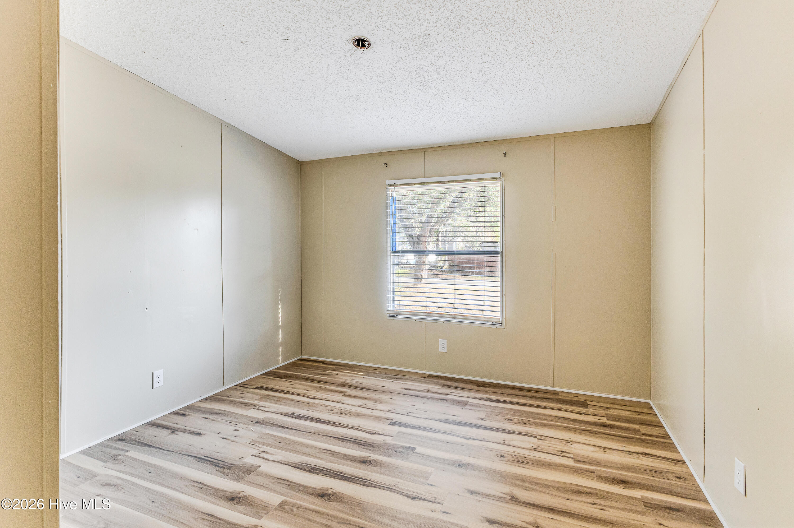 100564179 | Photo 13