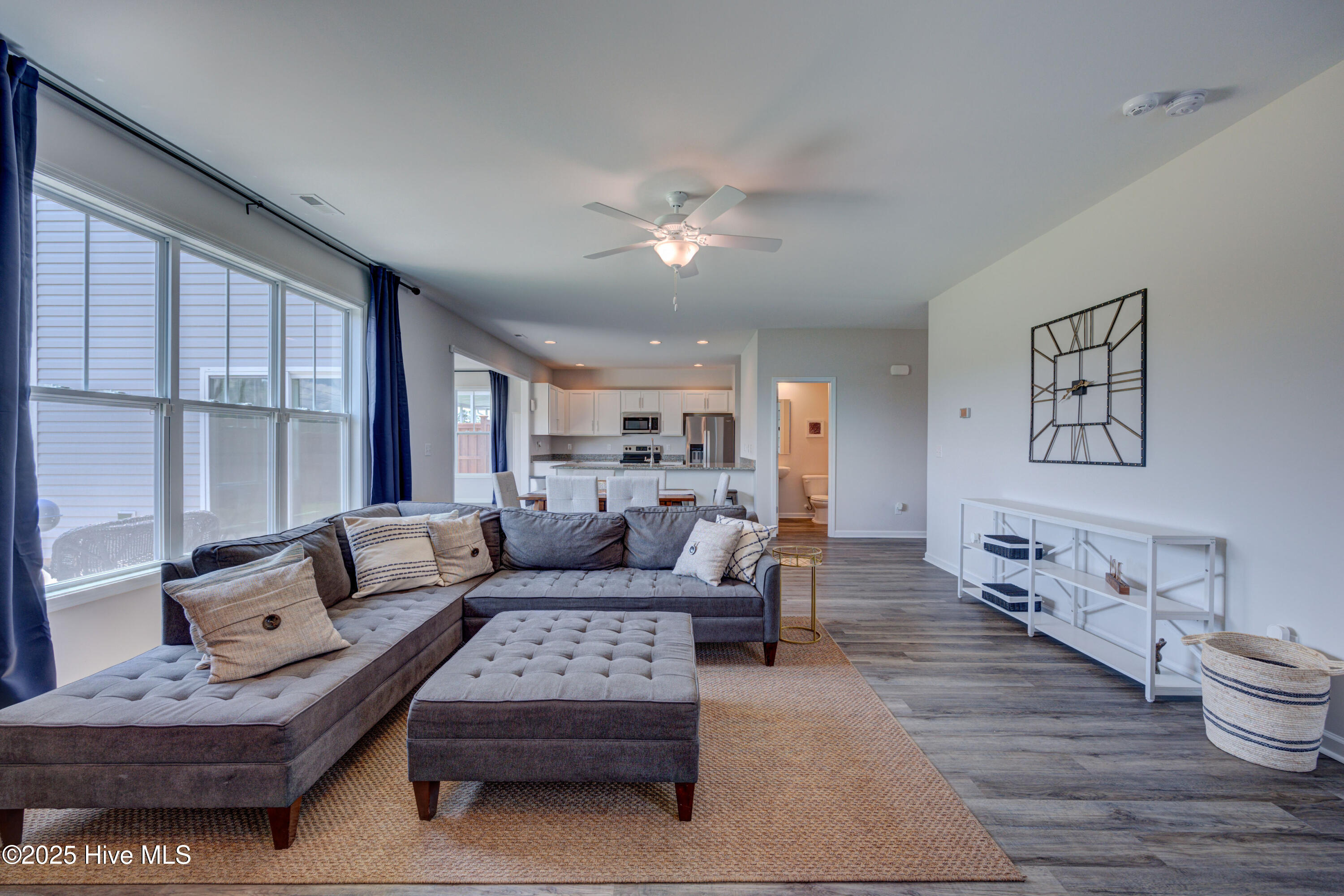 100535248 | Photo 13