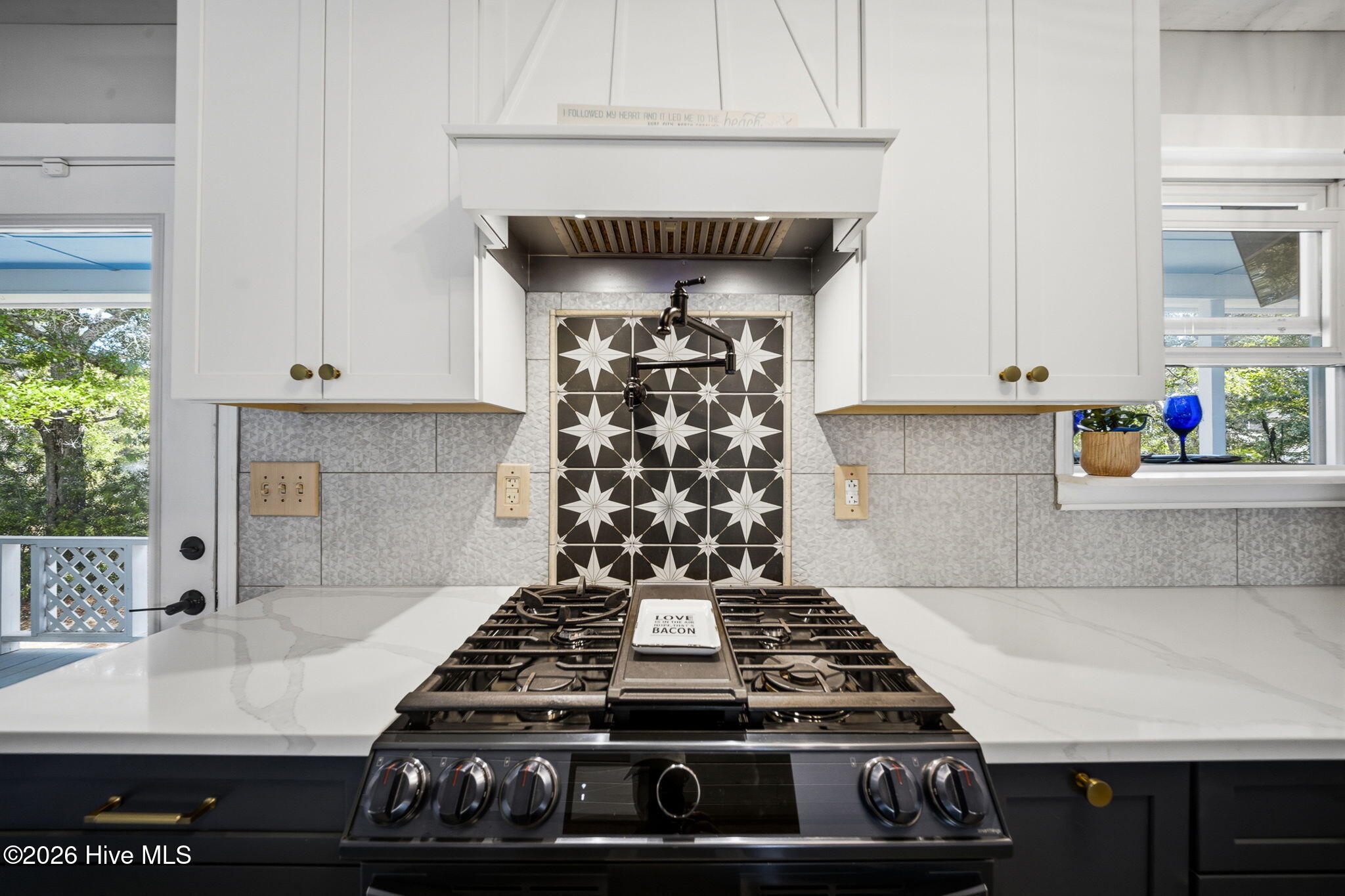 100569227 | Photo 20