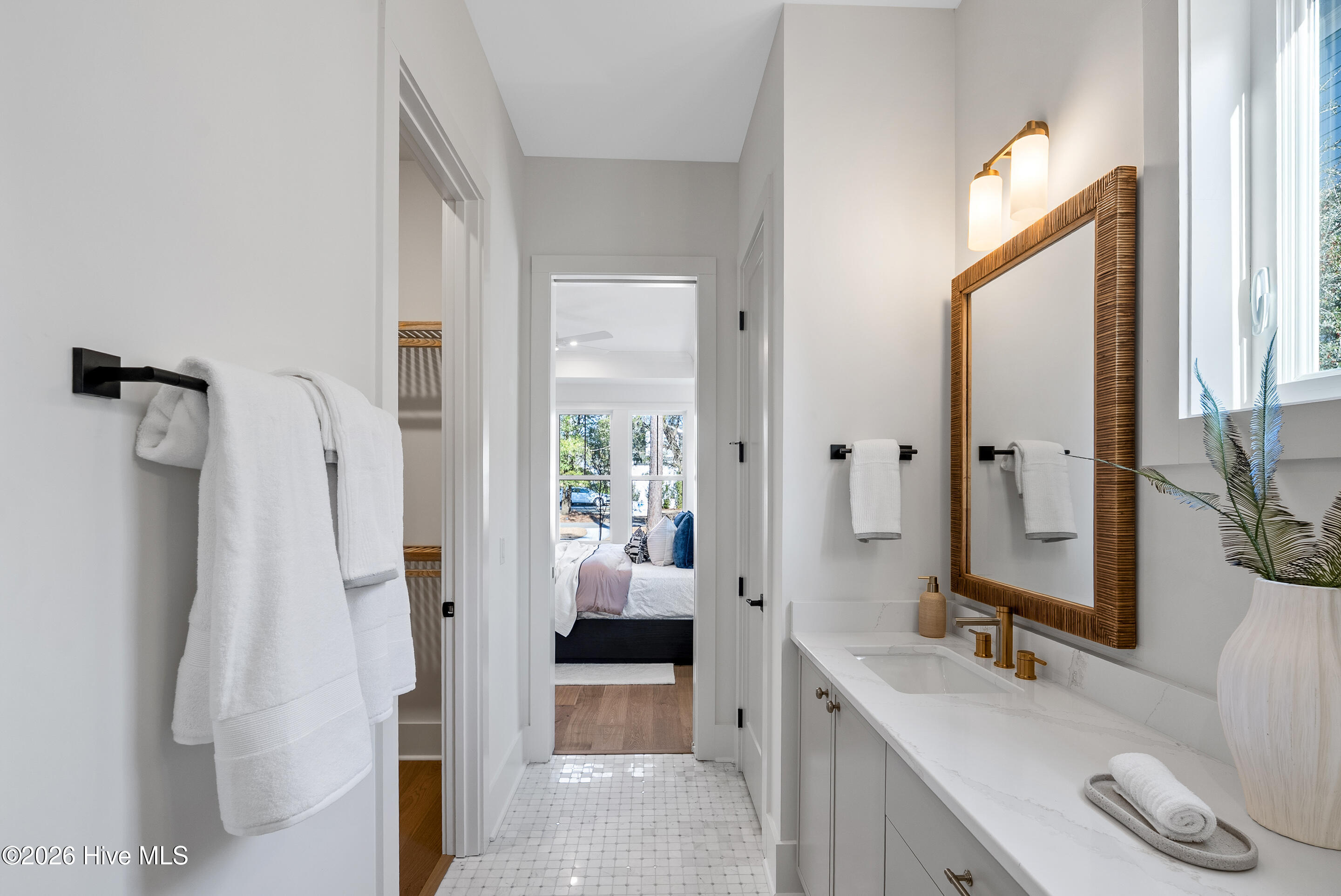 100499793 | Photo 25