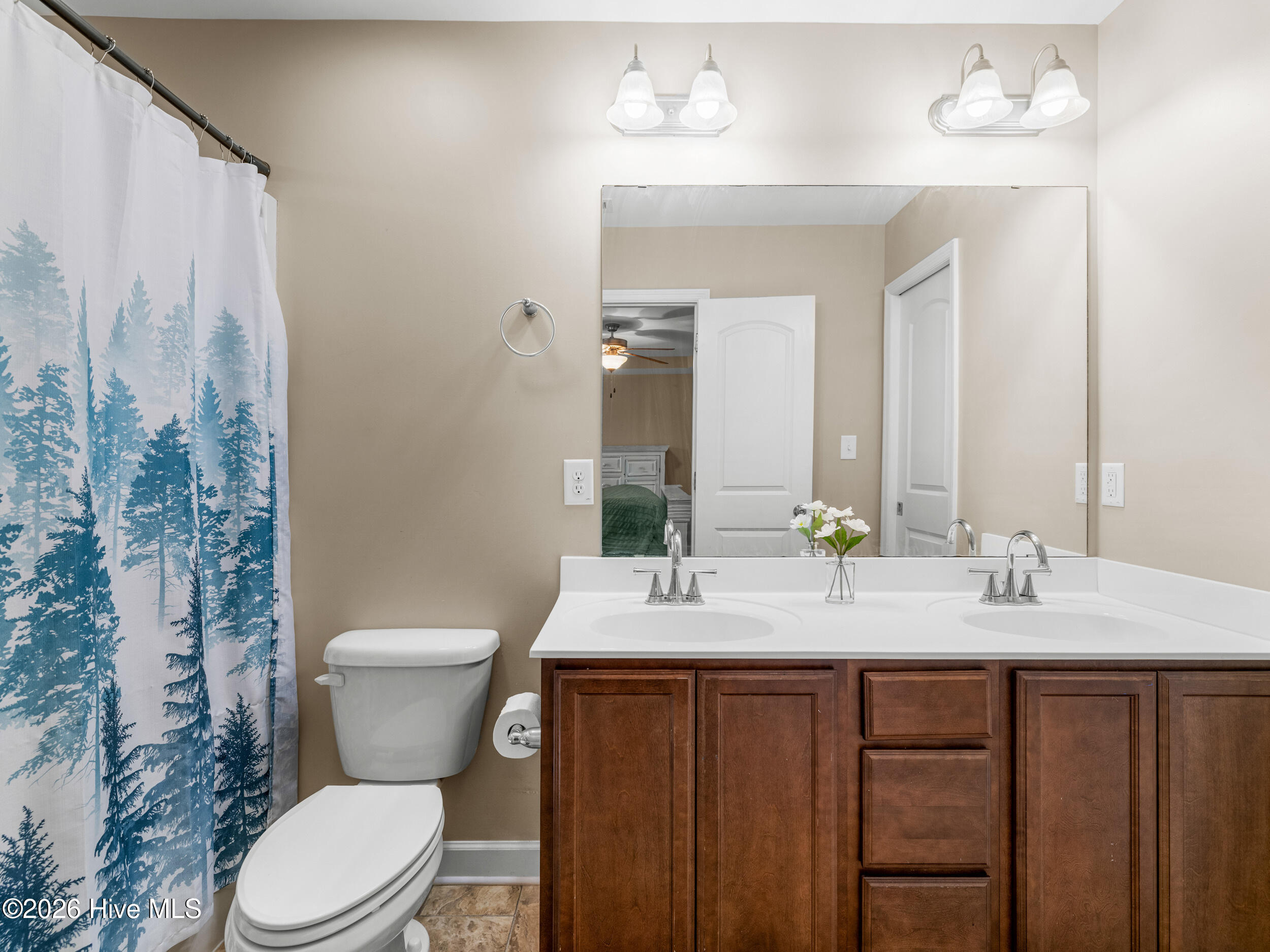 100552260 | Photo 19