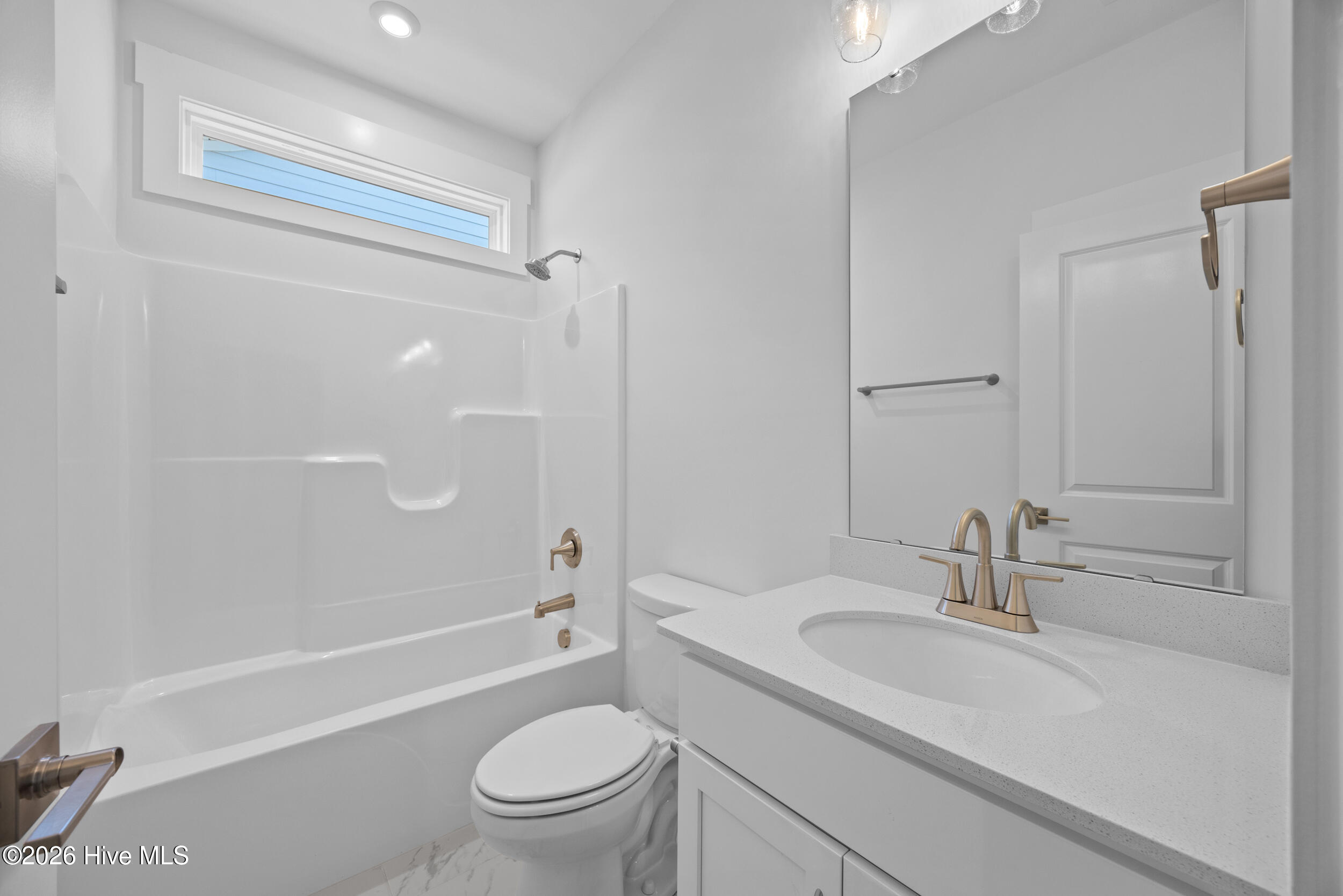 100551079 | Photo 11