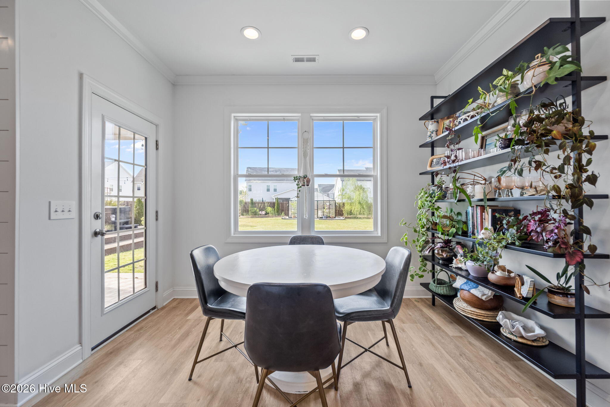 100566111 | Photo 16