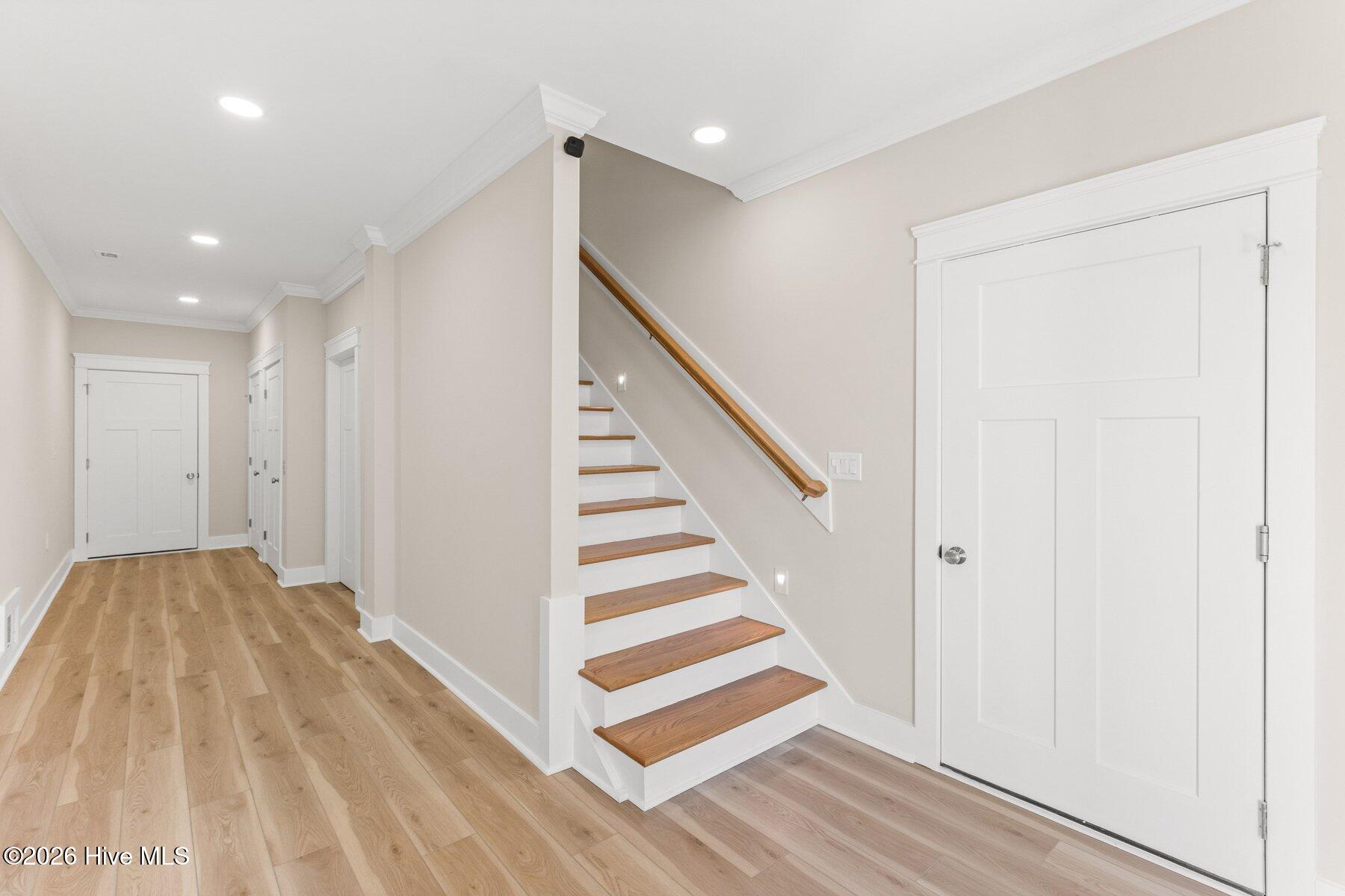 100561823 | Photo 50