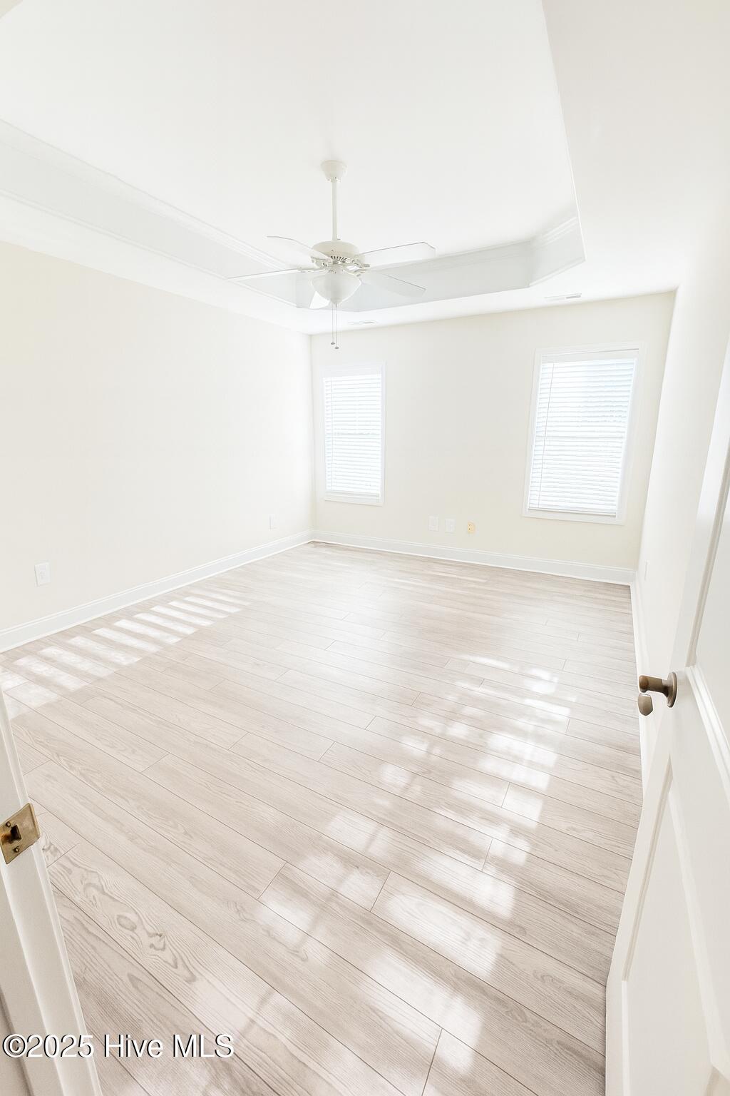 100537389 | Photo 25