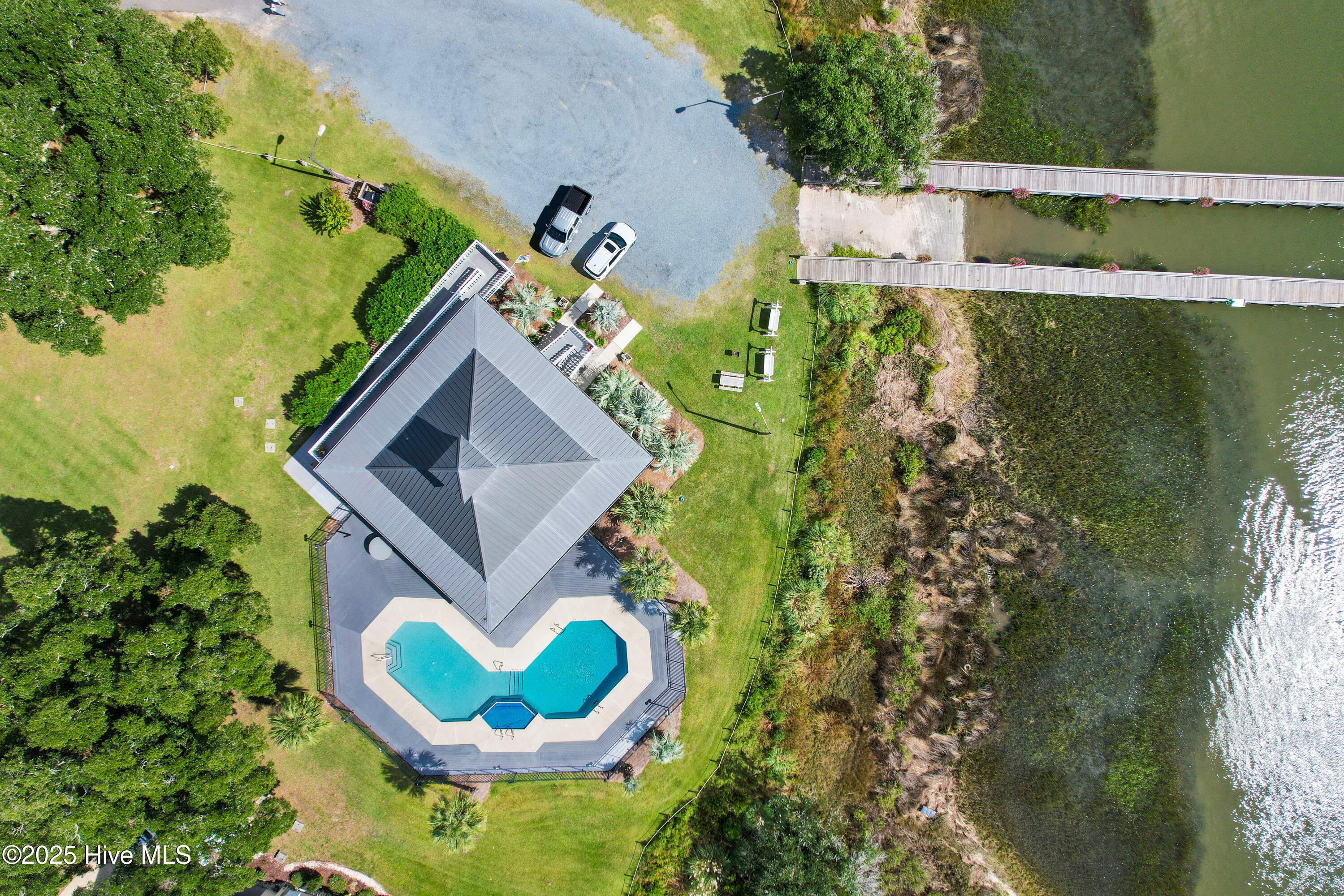 100537451 | Photo 35