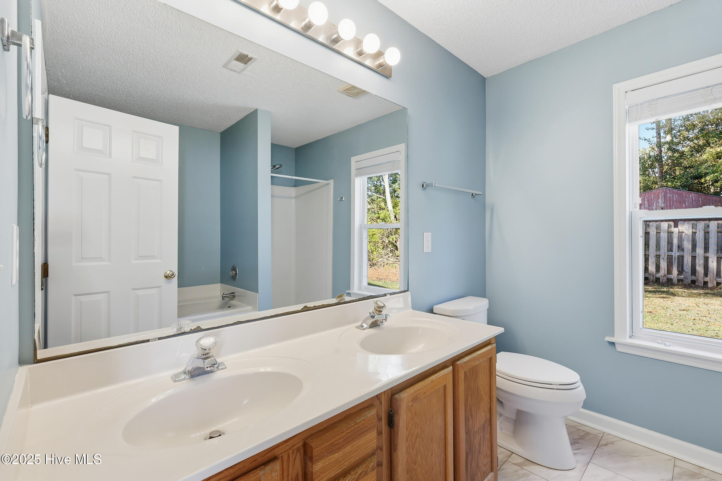 100540113 | Photo 17