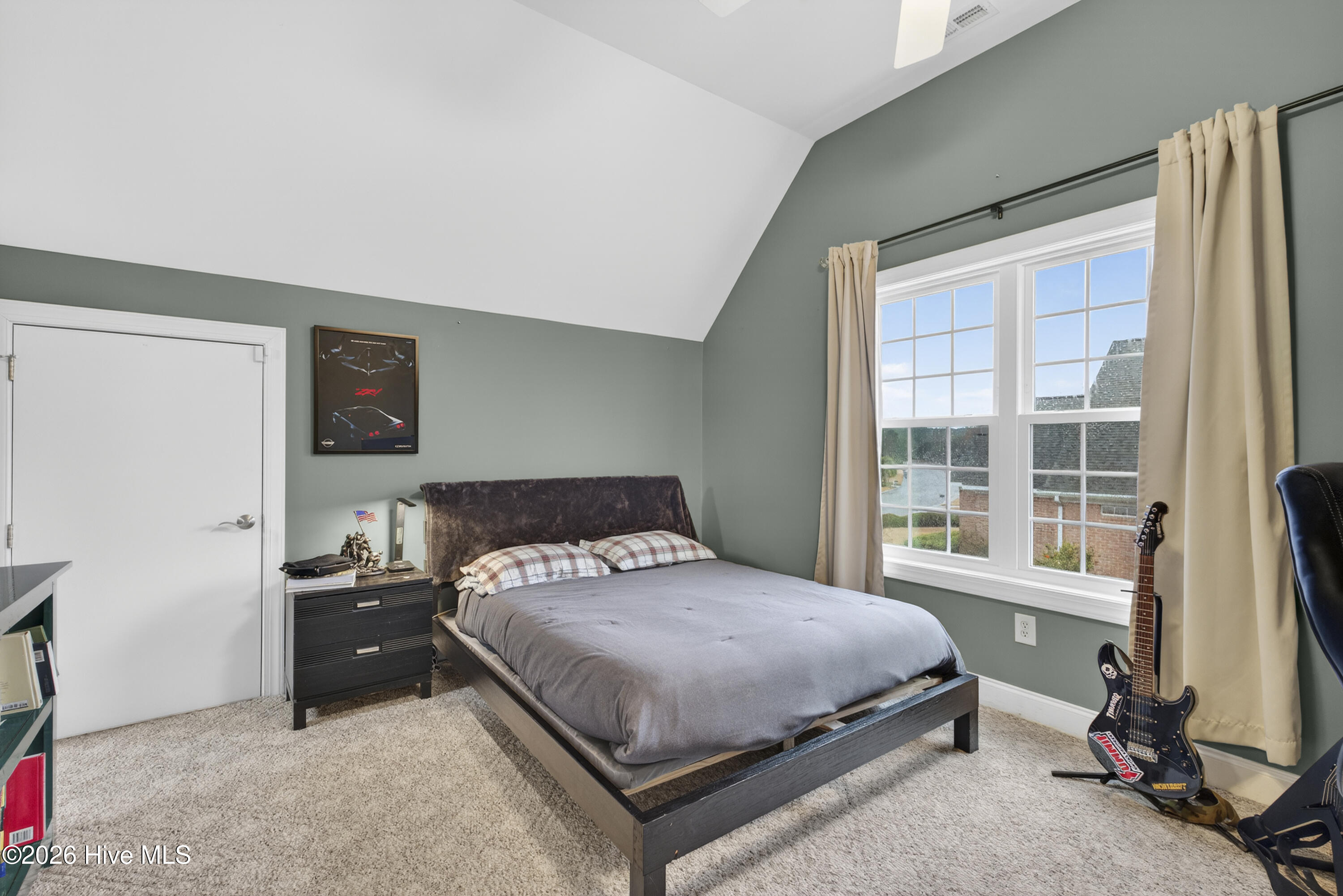 100557887 | Photo 44