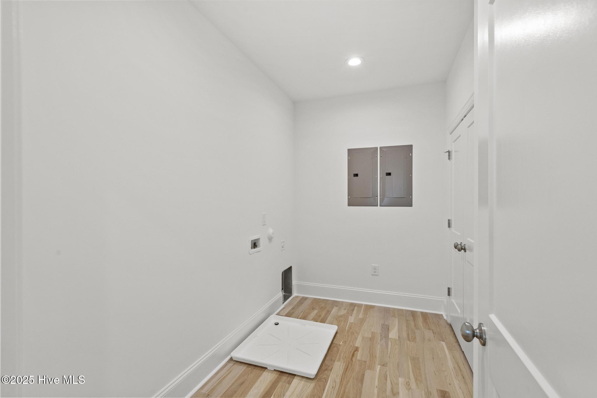 100565849 | Photo 17