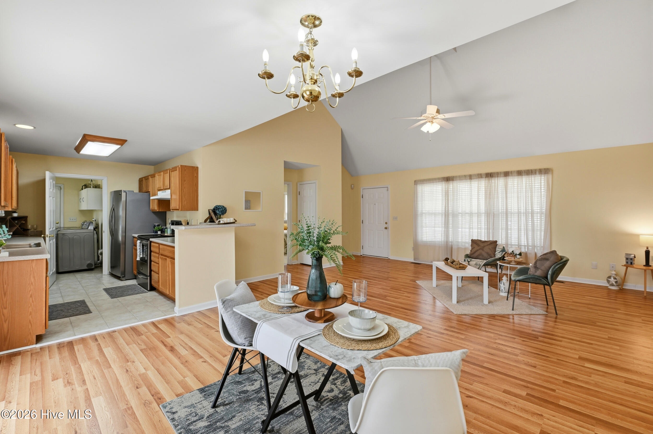 100562256 | Photo 11