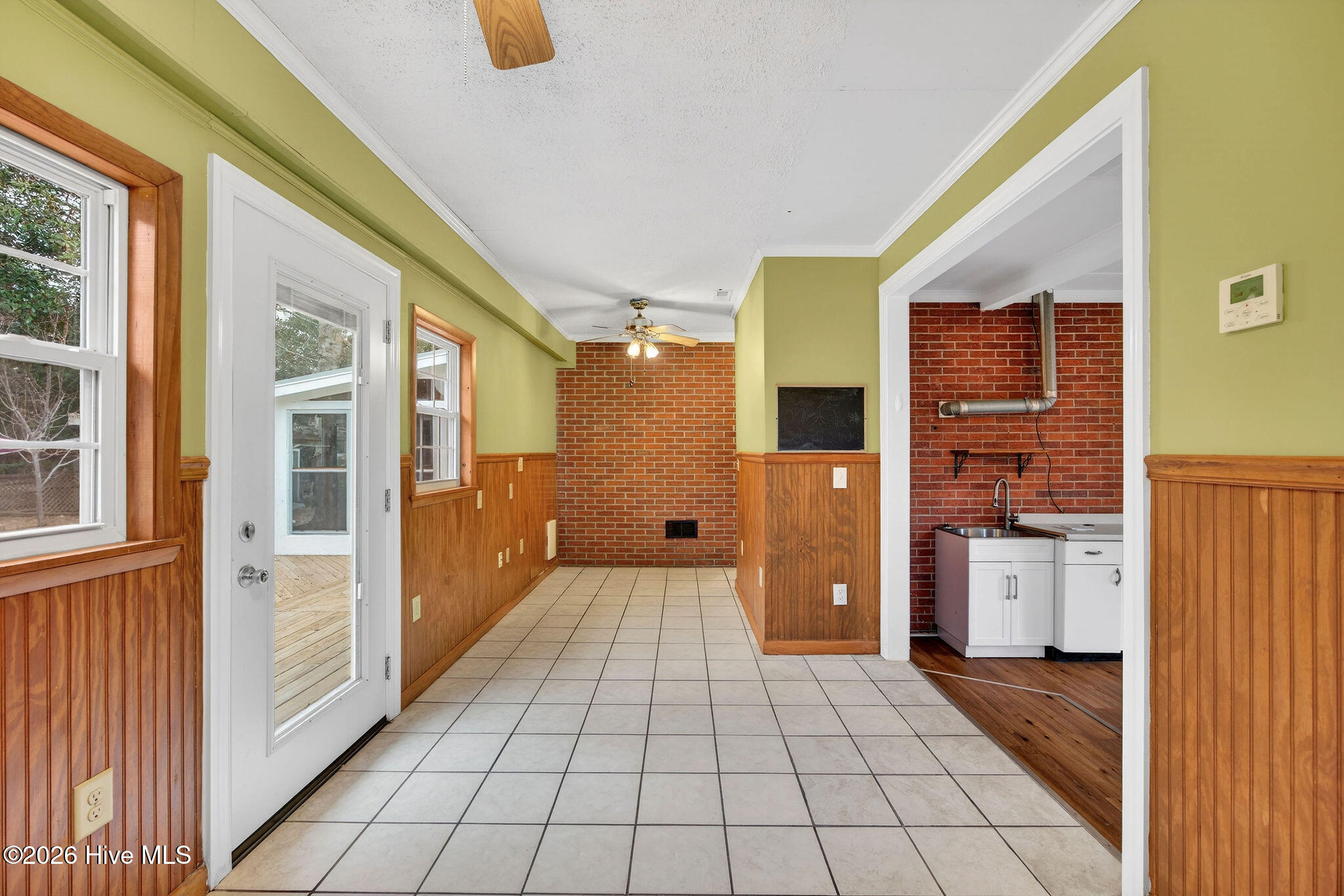 100557140 | Photo 32