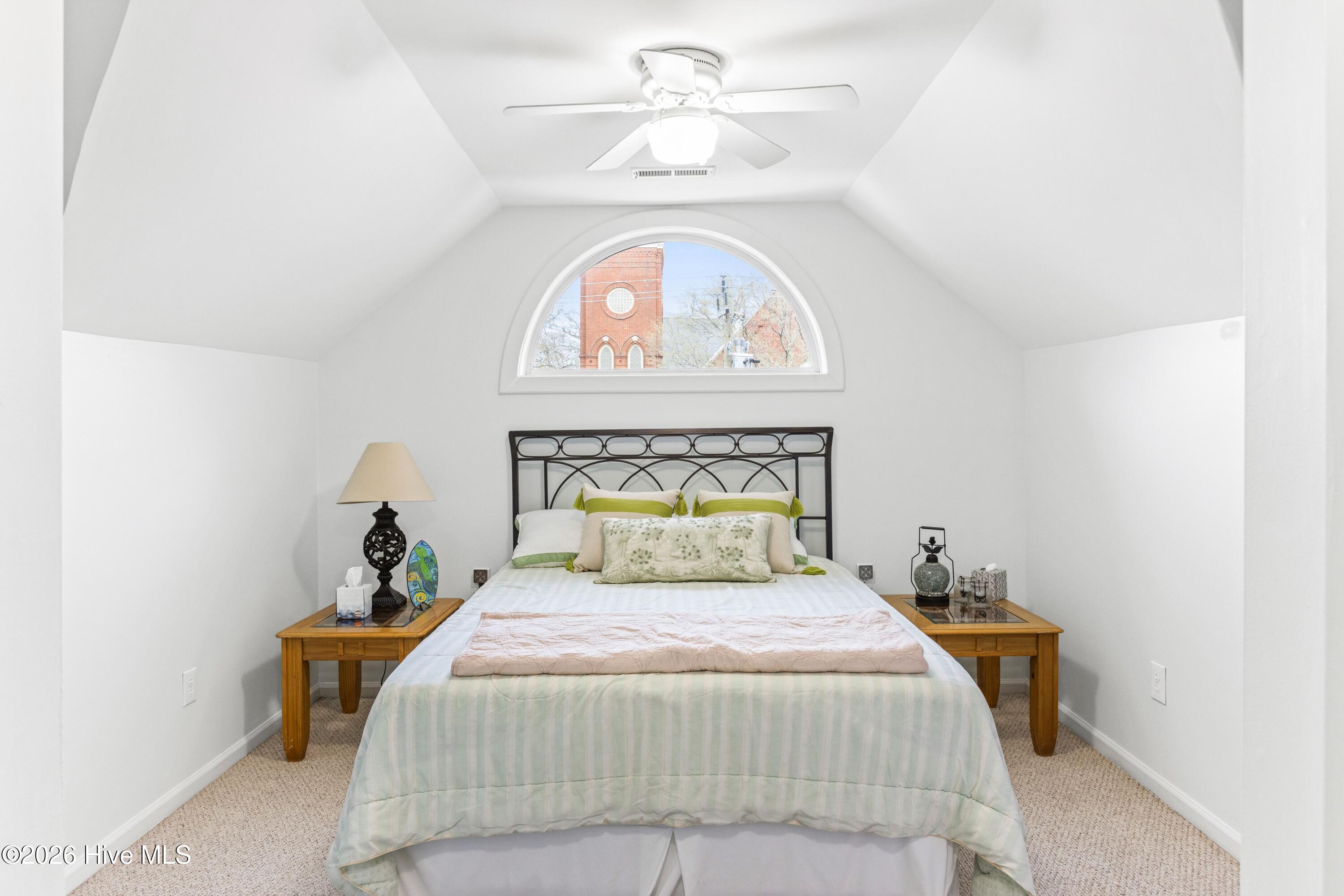 100560142 | Photo 39