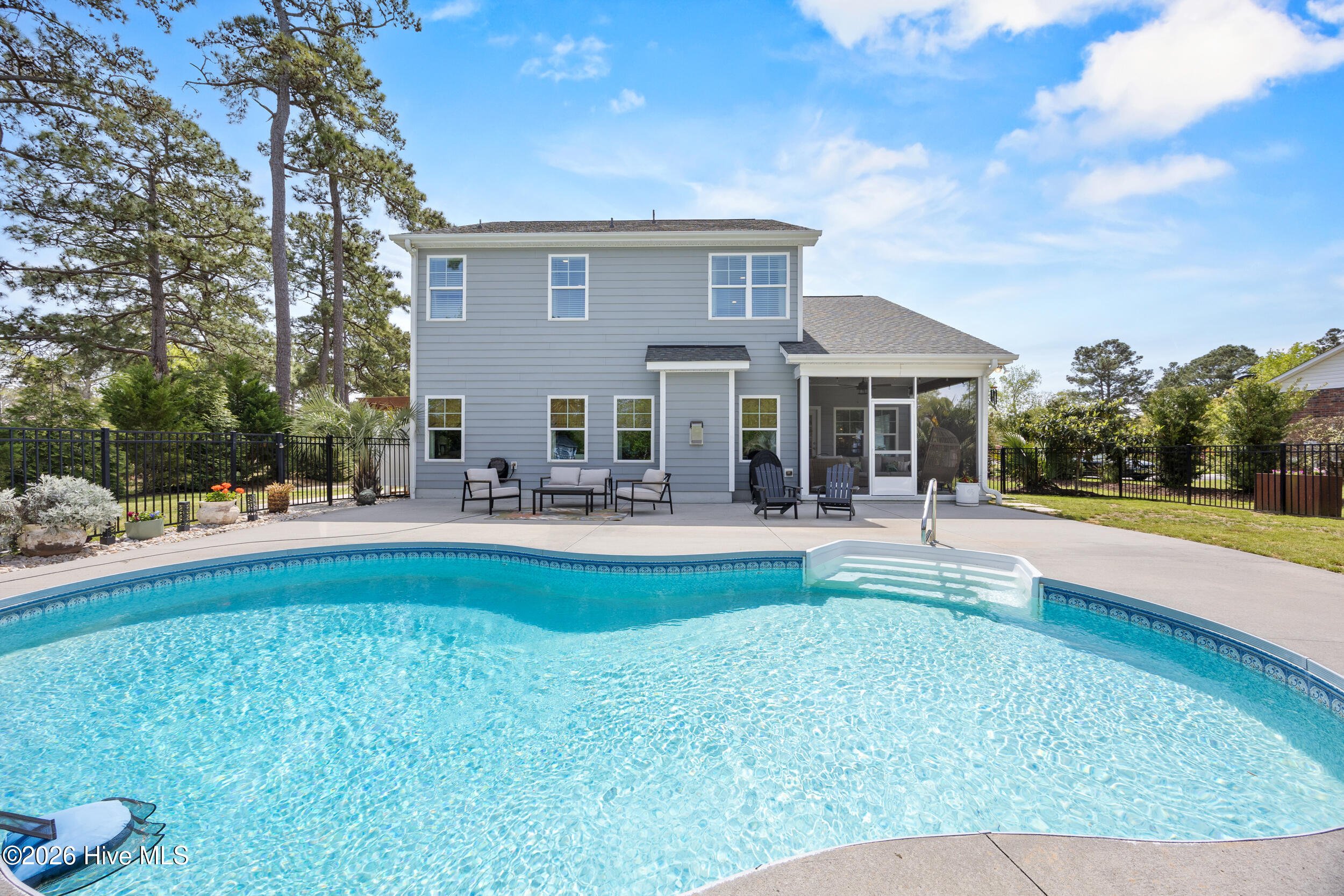 100565893 | Photo 42