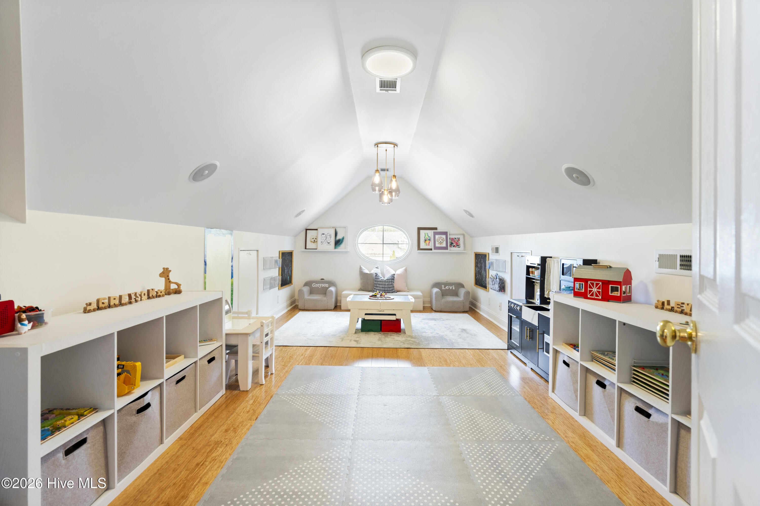 100552221 | Photo 18