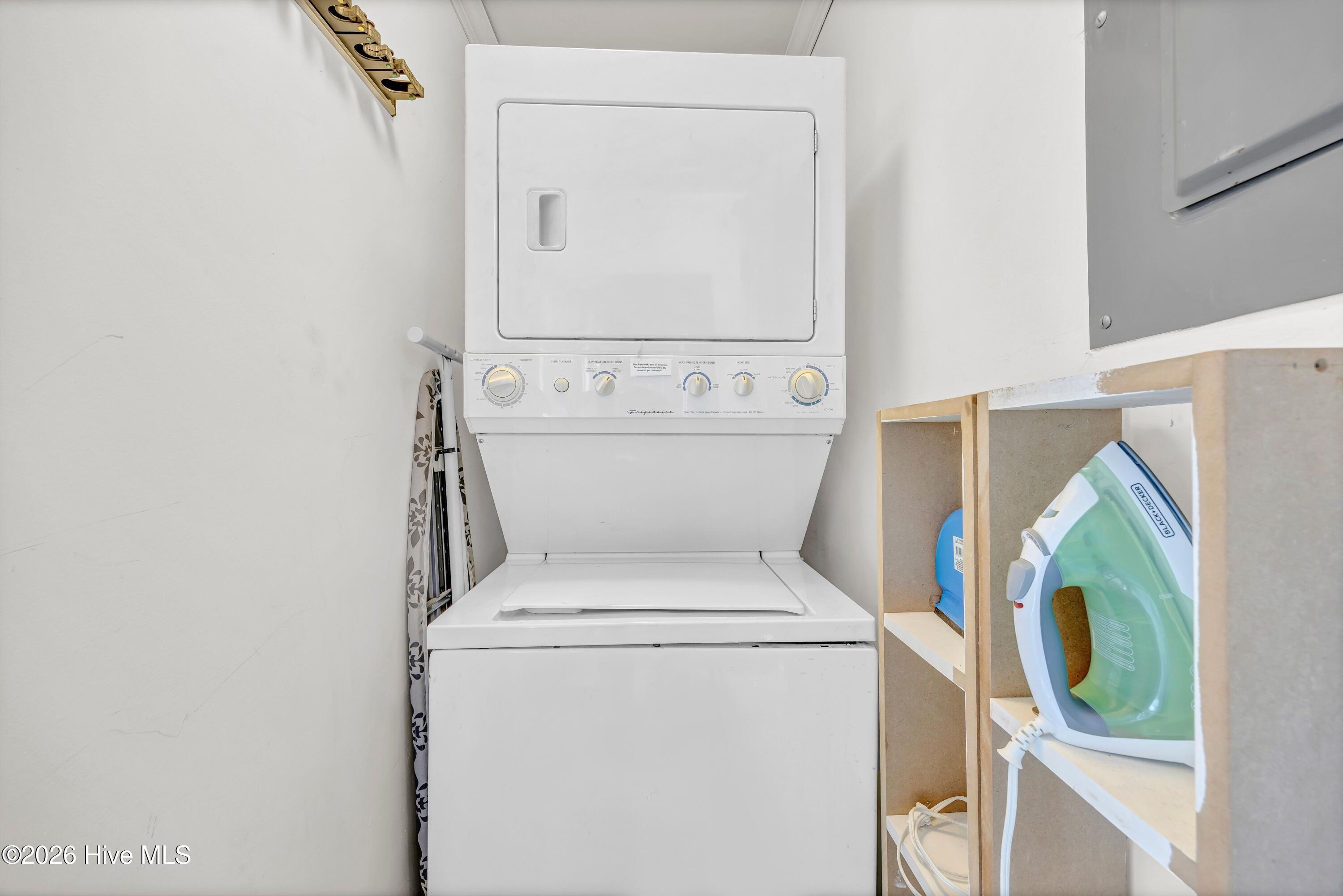 100570370 | Photo 17