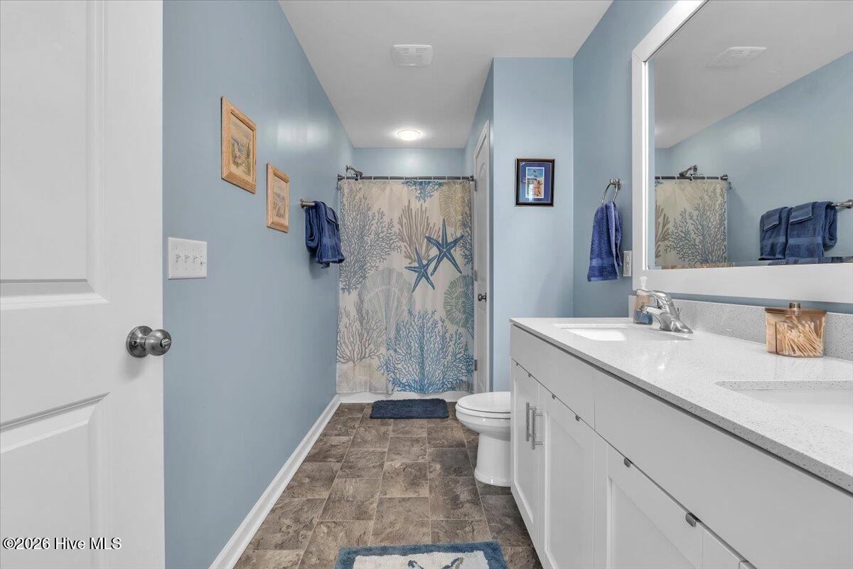 100558100 | Photo 45