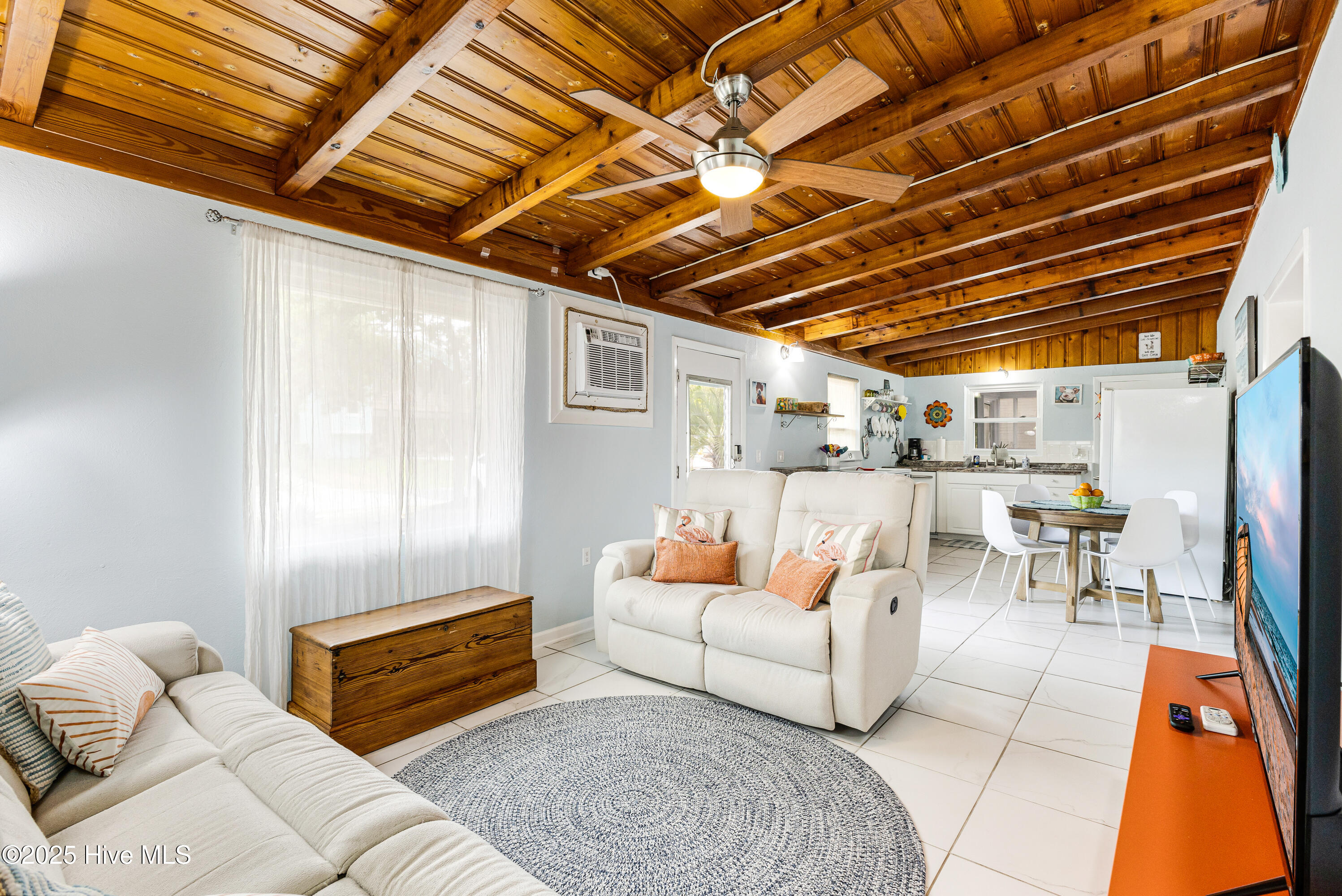 100531813 | Photo 15