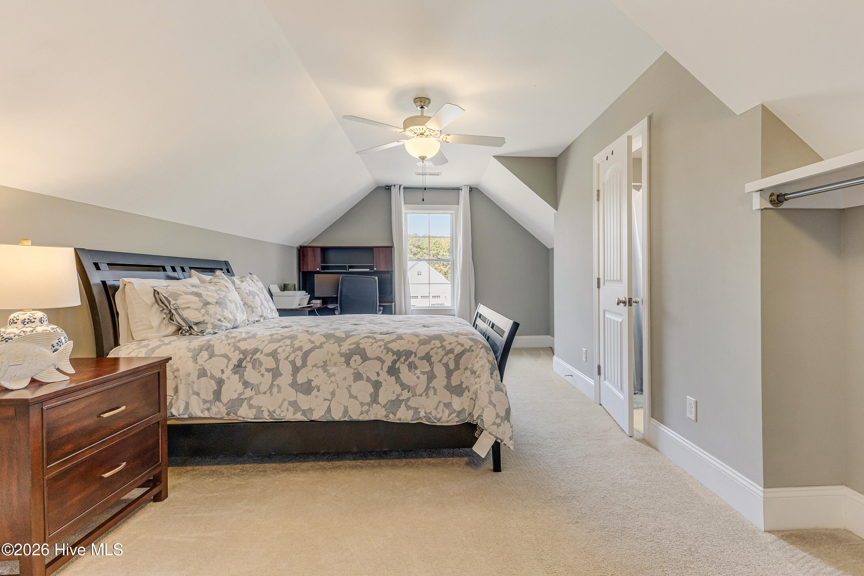 100553898 | Photo 28