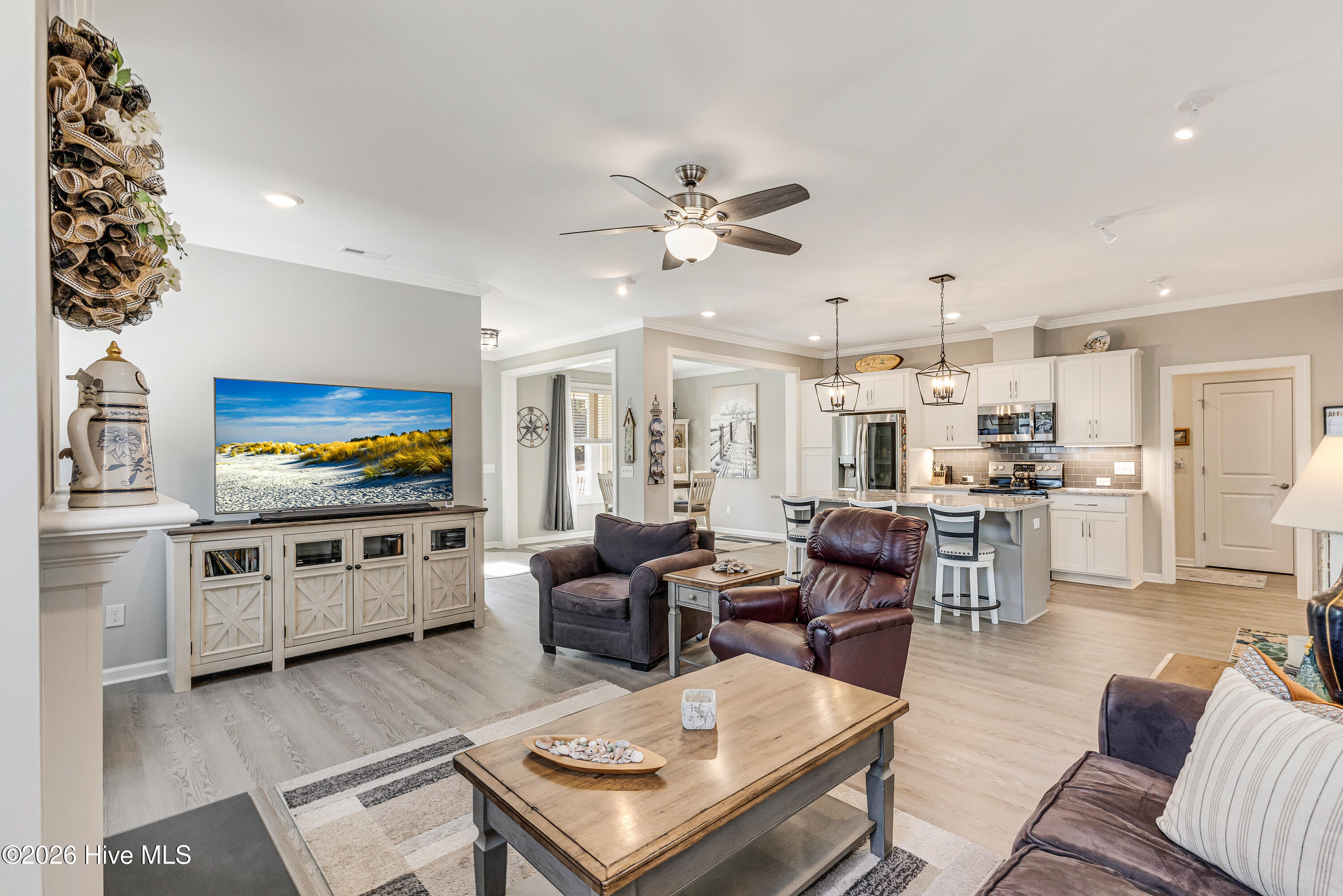 100561290 | Photo 10