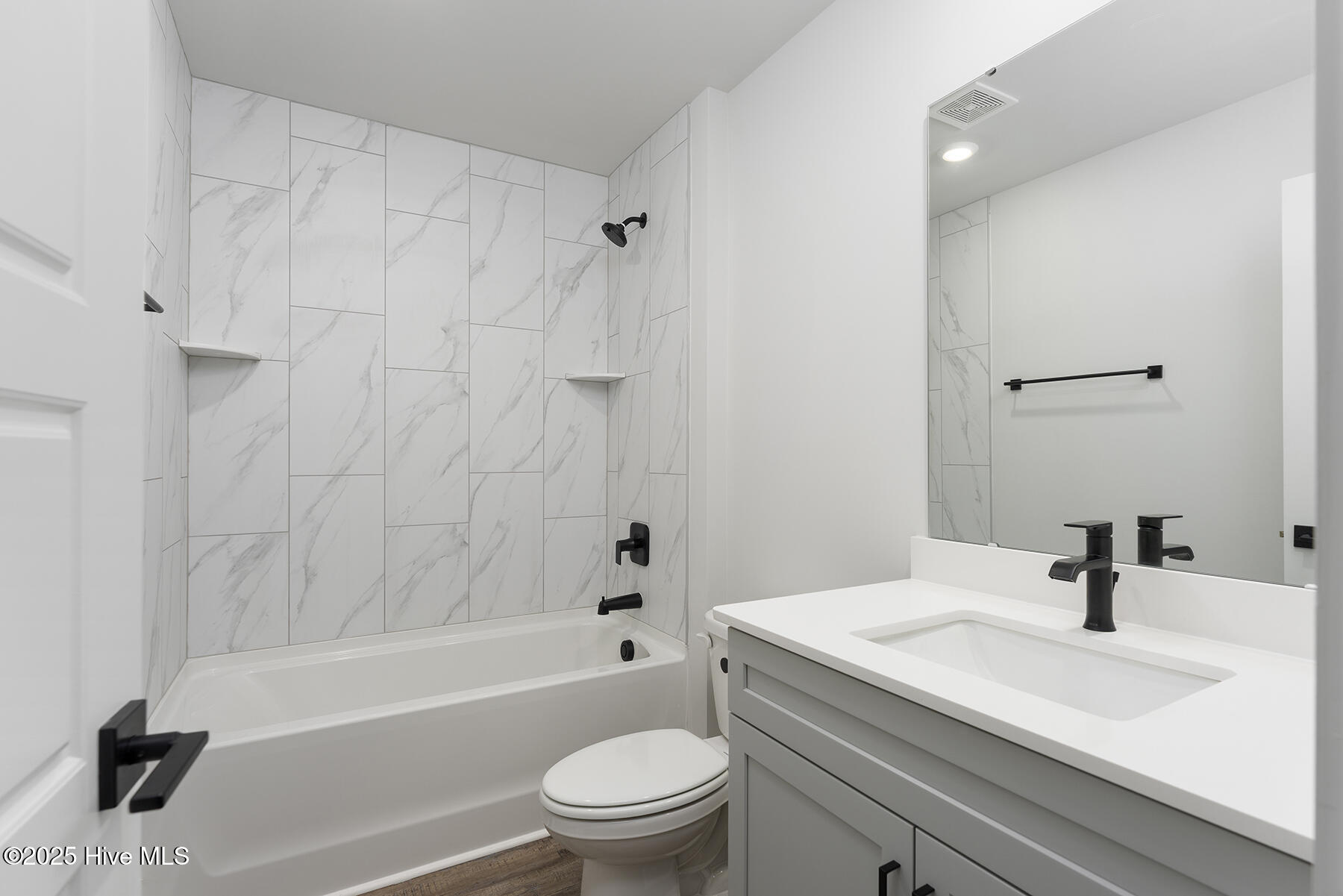 100506460 | Photo 25