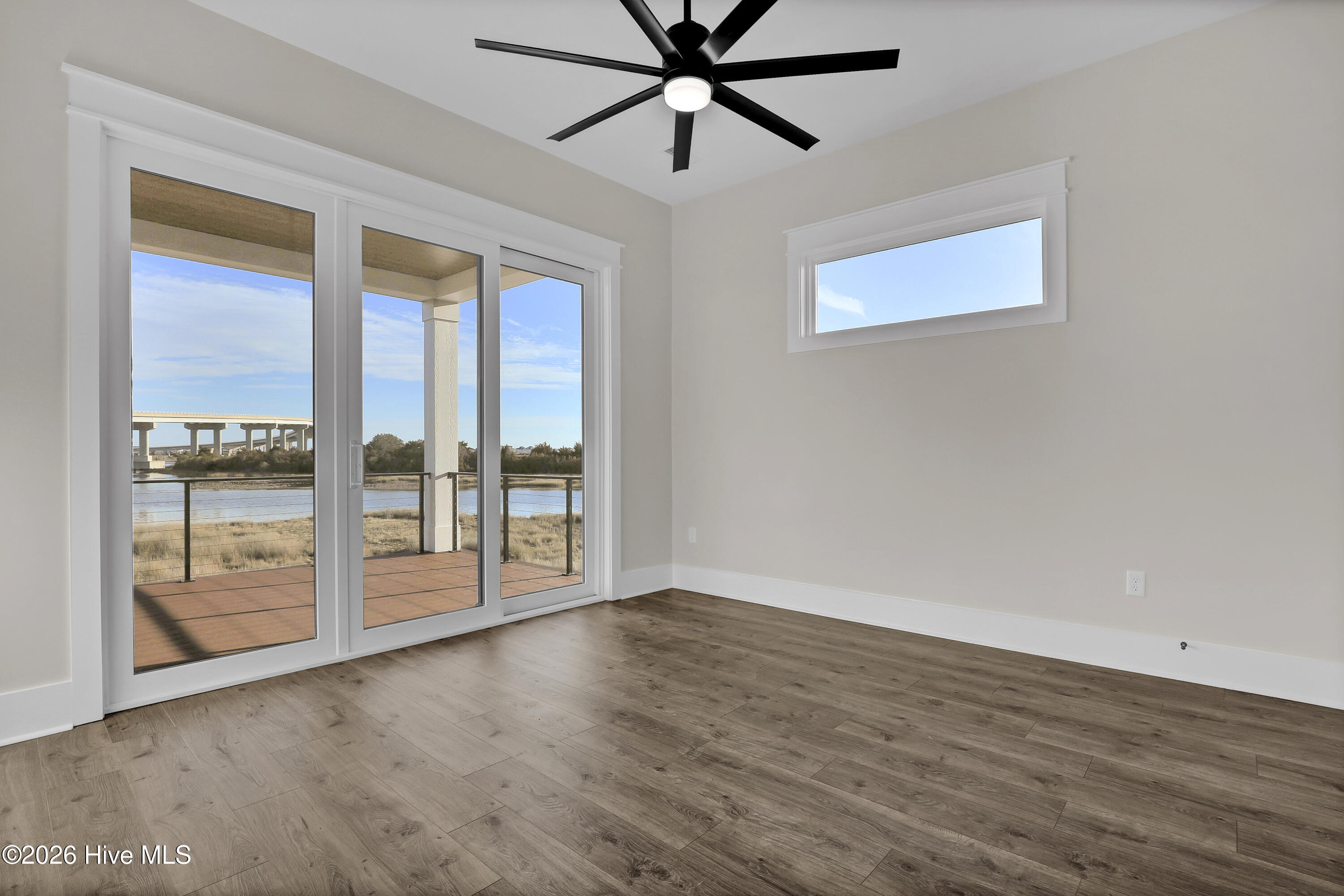 100556414 | Photo 35