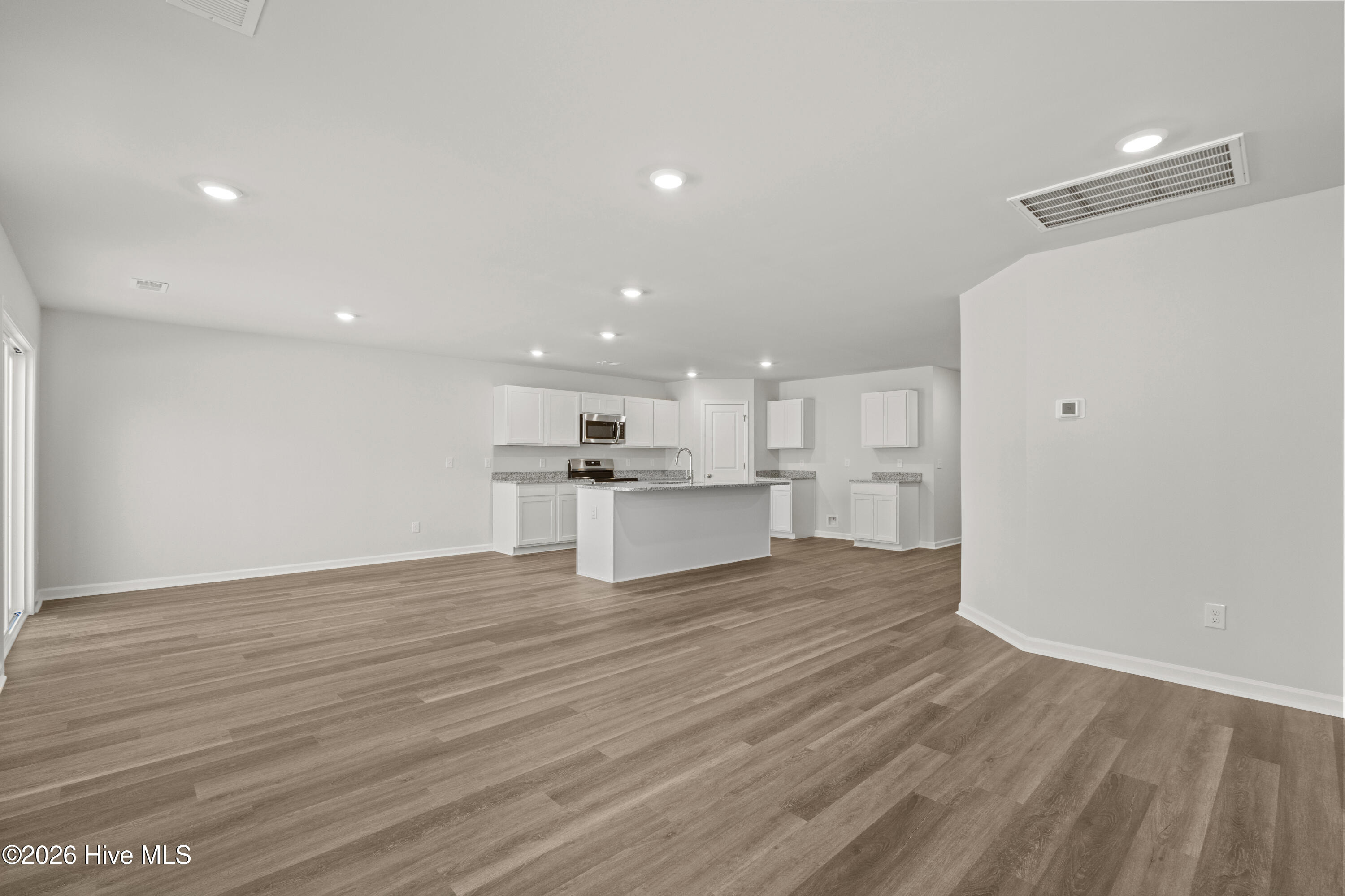 100552114 | Photo 18